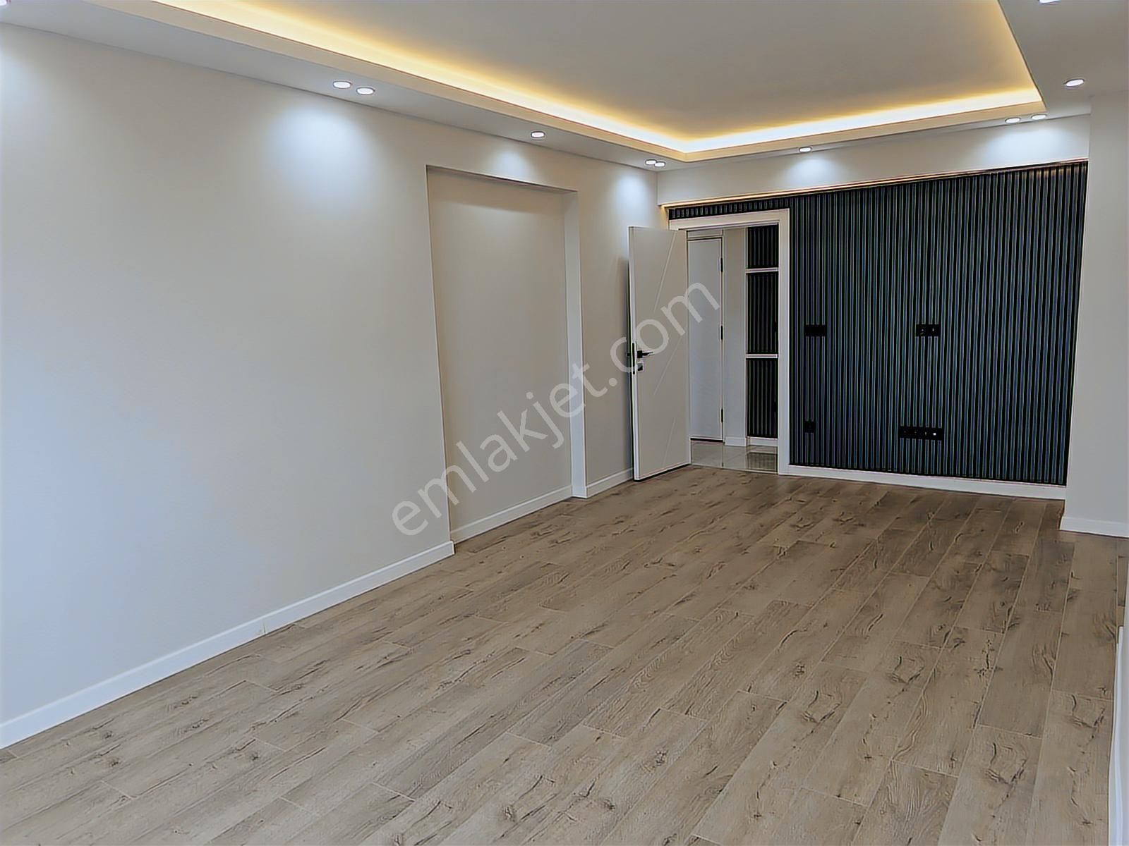 Altayçeşme'de Komple Yenilenmiş 3+1 125m² Deniz Manzaralı Sitede - Görsel 2