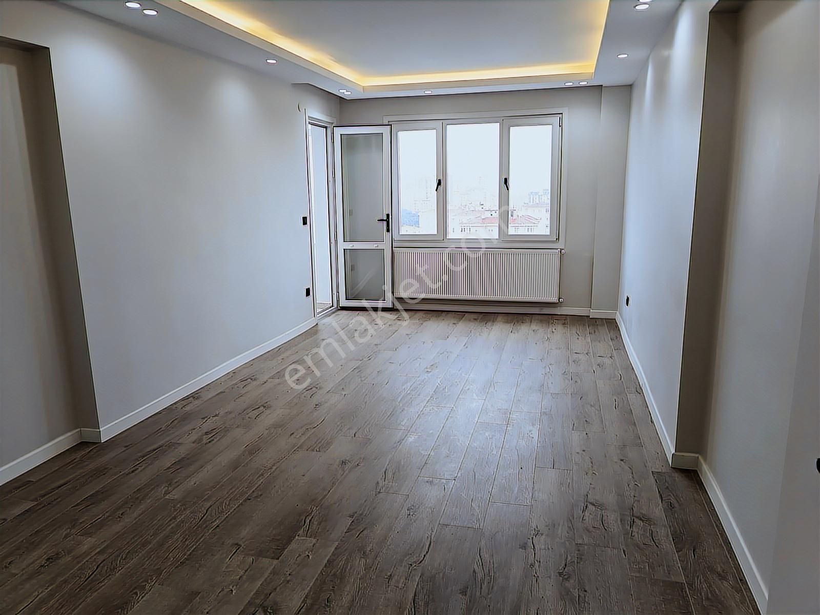 Altayçeşme'de Komple Yenilenmiş 3+1 125m² Deniz Manzaralı Sitede - Görsel 2