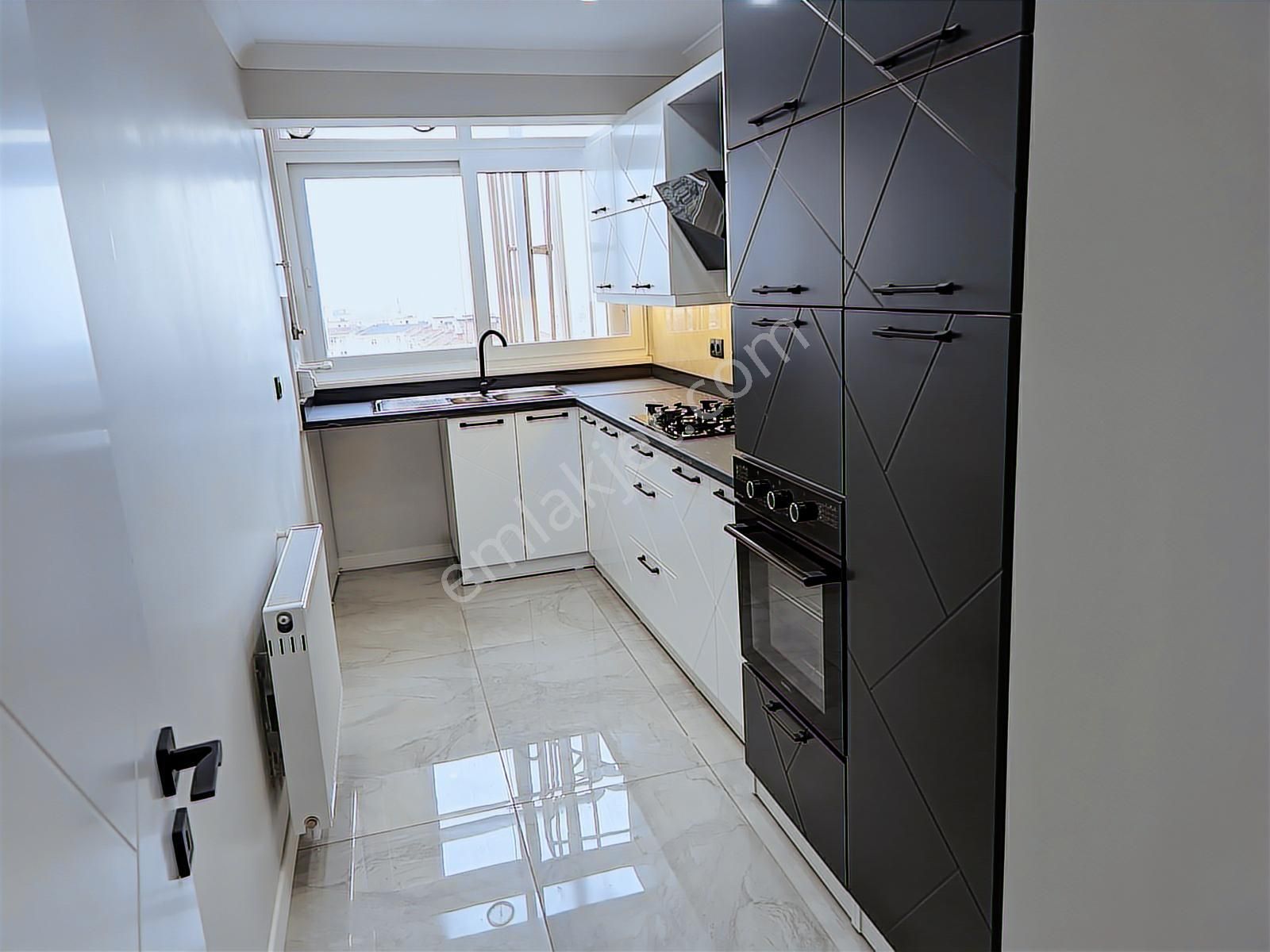 Altayçeşme'de Komple Yenilenmiş 3+1 125m² Deniz Manzaralı Sitede - Görsel 16