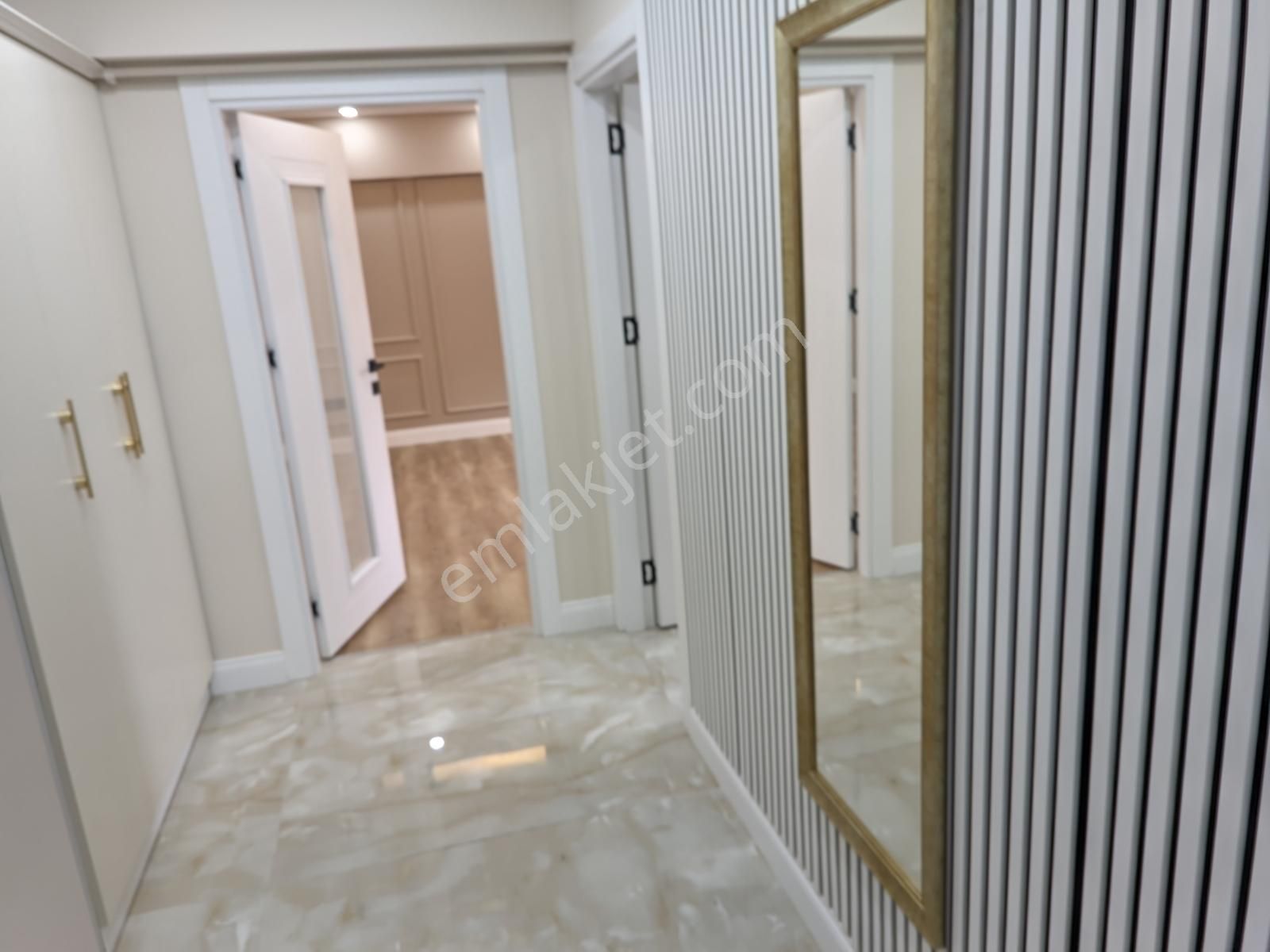 Altayçeşme'de Komple Yenilenmiş 3+1 125m² Deniz Manzaralı Sitede - Görsel 3