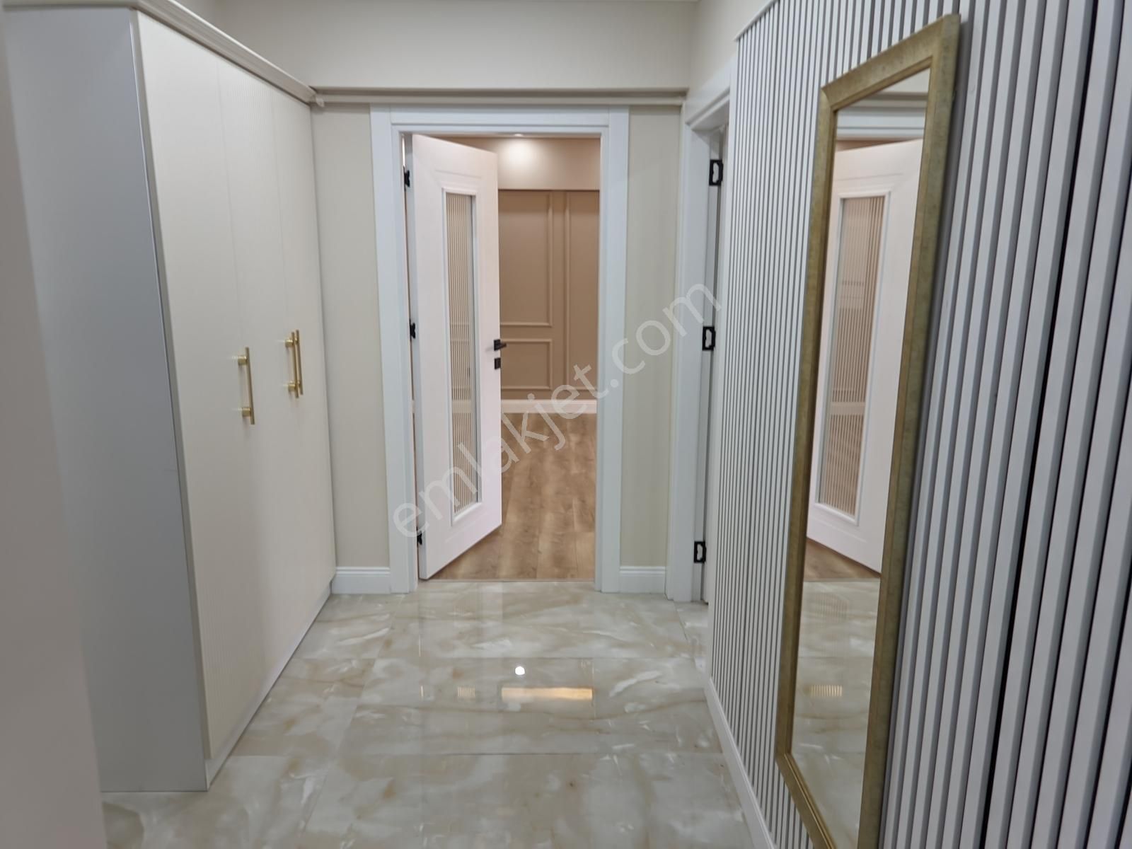 Altayçeşme'de Komple Yenilenmiş 3+1 125m² Deniz Manzaralı Sitede - Görsel 4