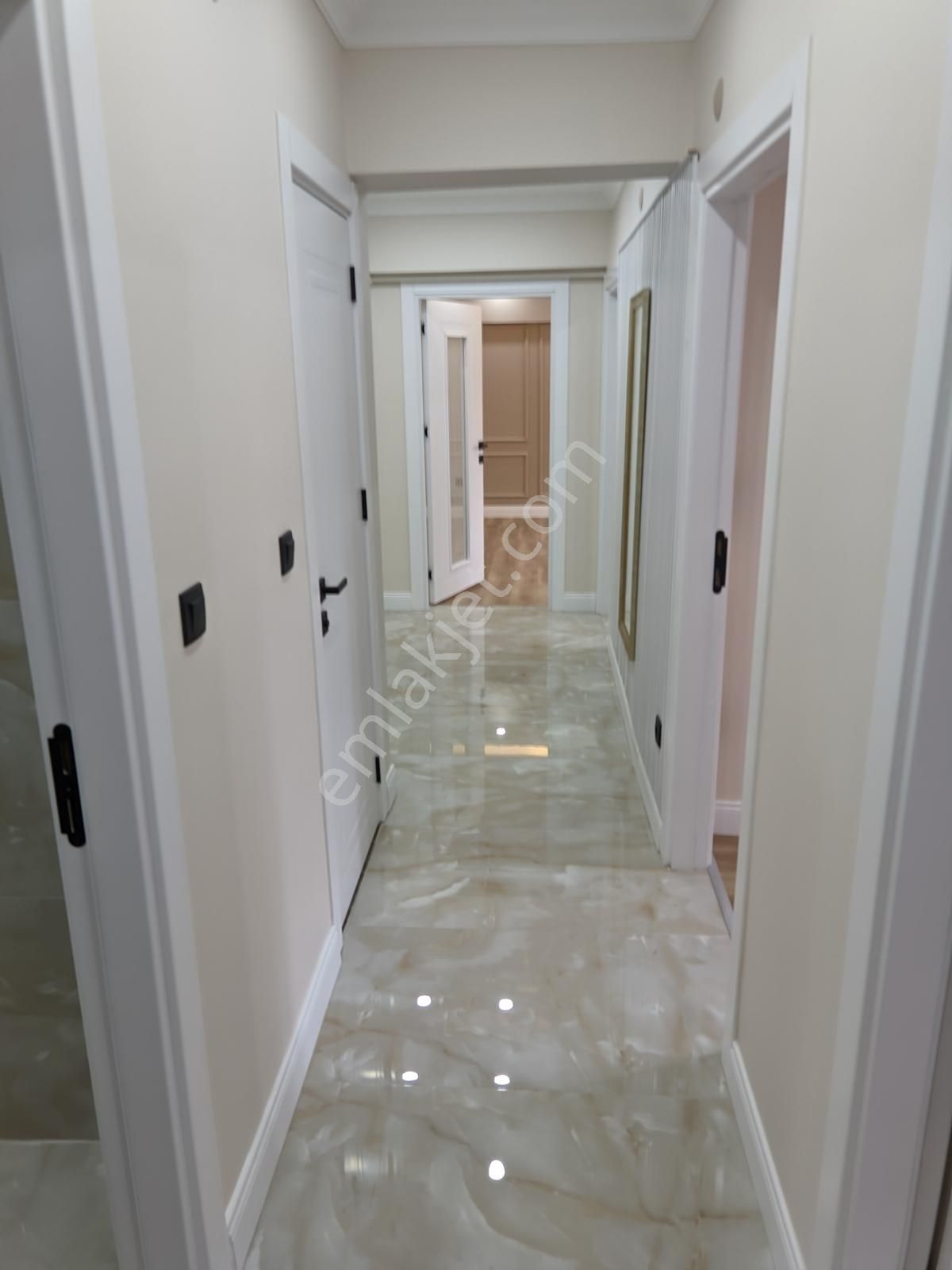 Altayçeşme'de Komple Yenilenmiş 3+1 125m² Deniz Manzaralı Sitede - Görsel 4