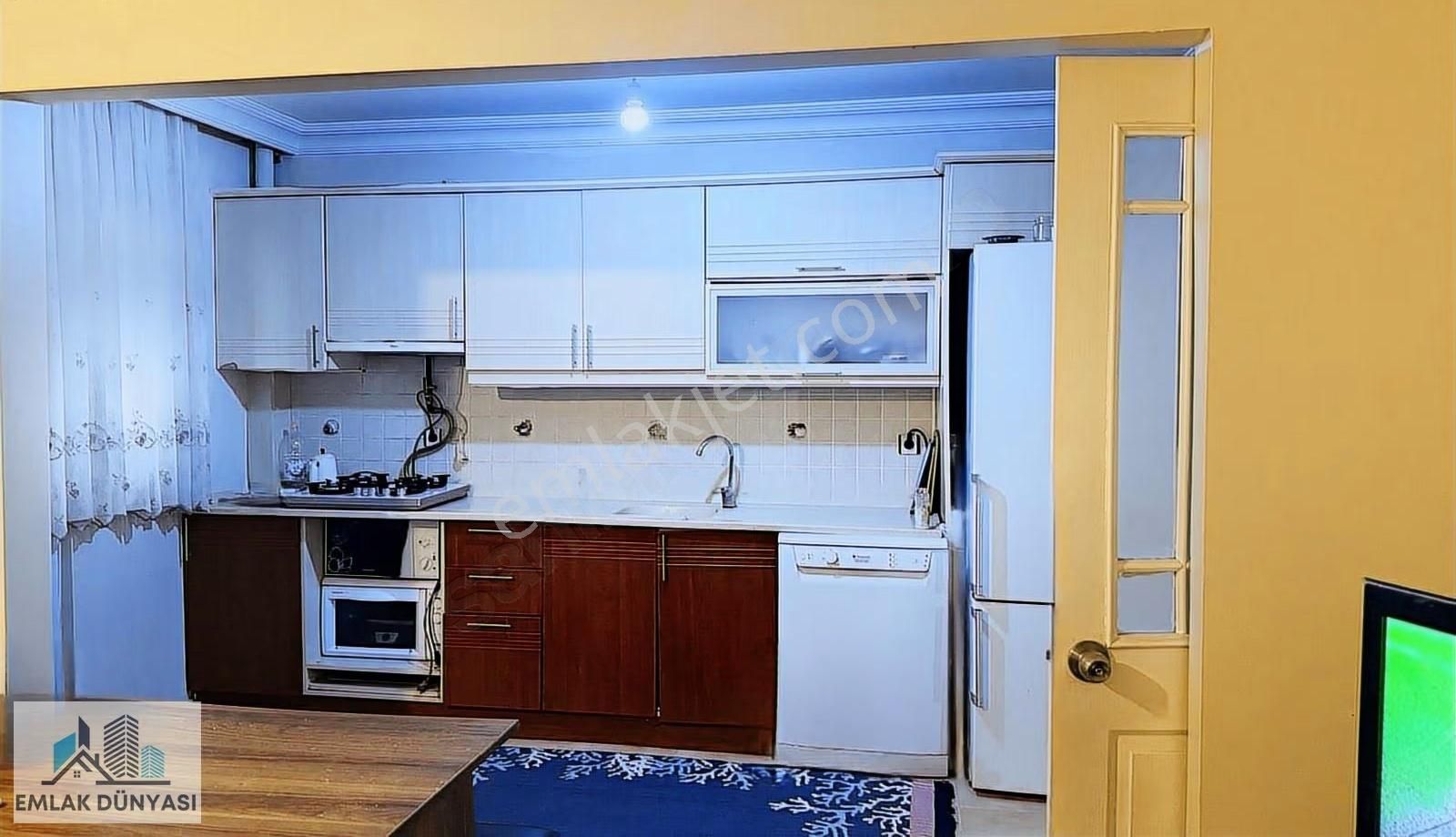 Emlak Dünyasından Pendik Fevziçakmak Mahallesinde 3+1 Satılık Da