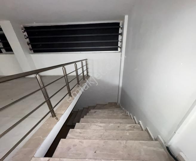 Metrobüse 100m Çift Cephe 3 Katlı Dükkan - Görsel 29