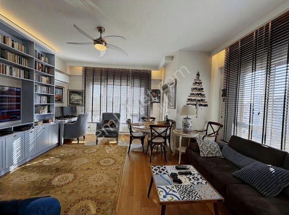 Suadiye'de Satılık 2+1 Balkonlu Daire Marmaray'a 3dk Mesafede