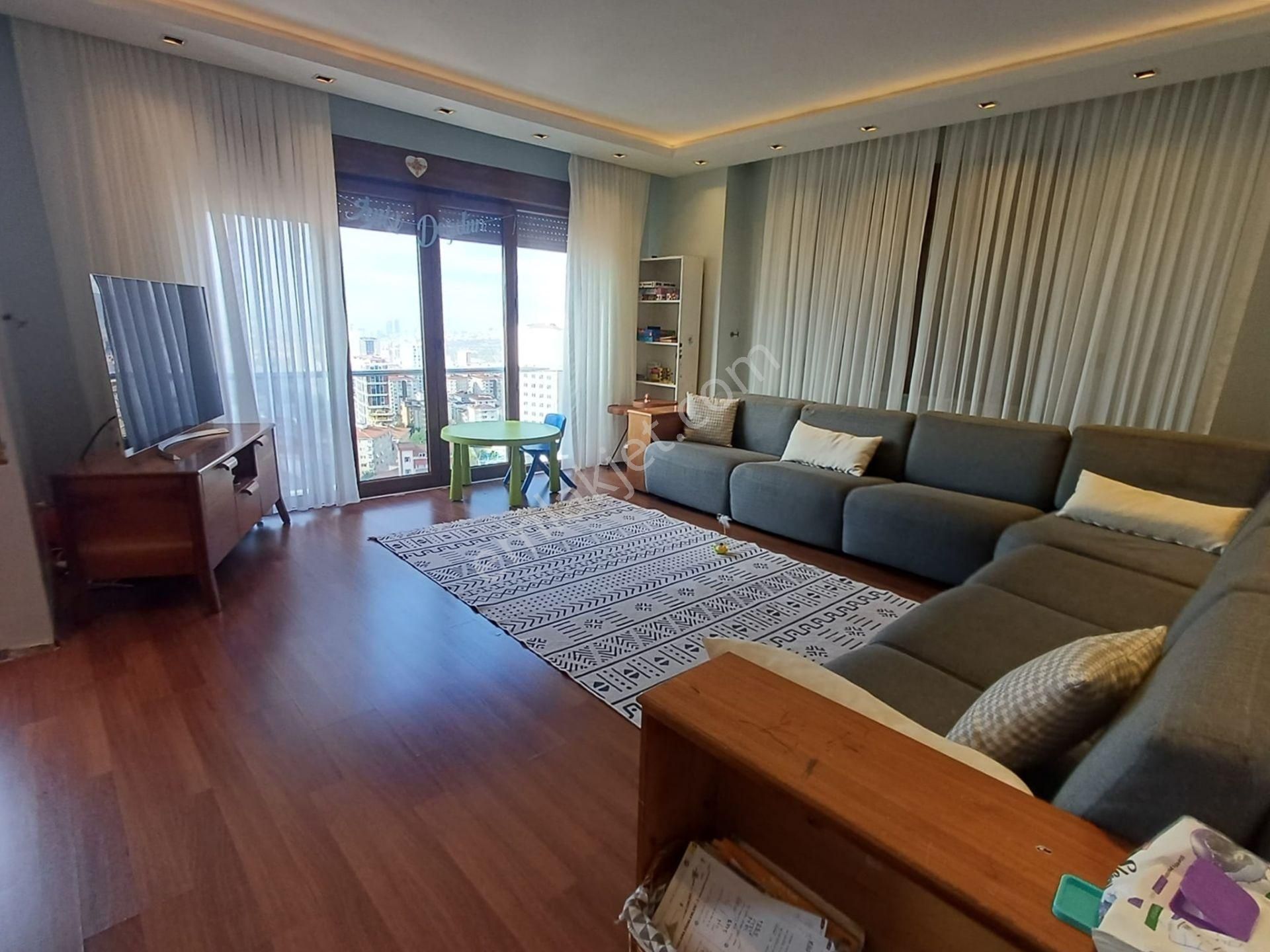 Mertcan Dan Yakacık Meydana Yürüme Arakat 3+1 İskanlı Lüks Daire