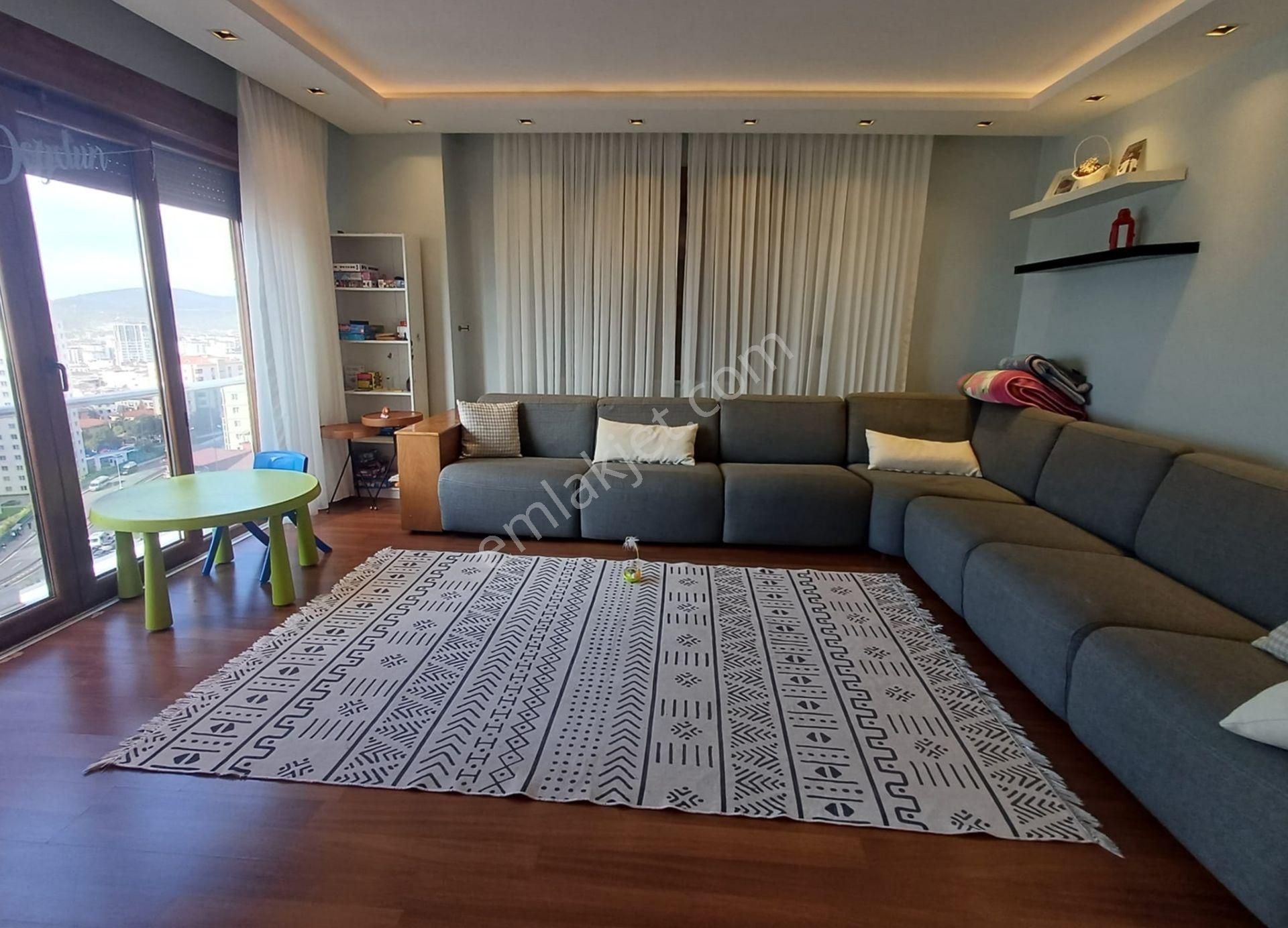 Mertcan Dan Yakacık Meydana Yürüme Arakat 3+1 İskanlı Lüks Daire - Görsel 2