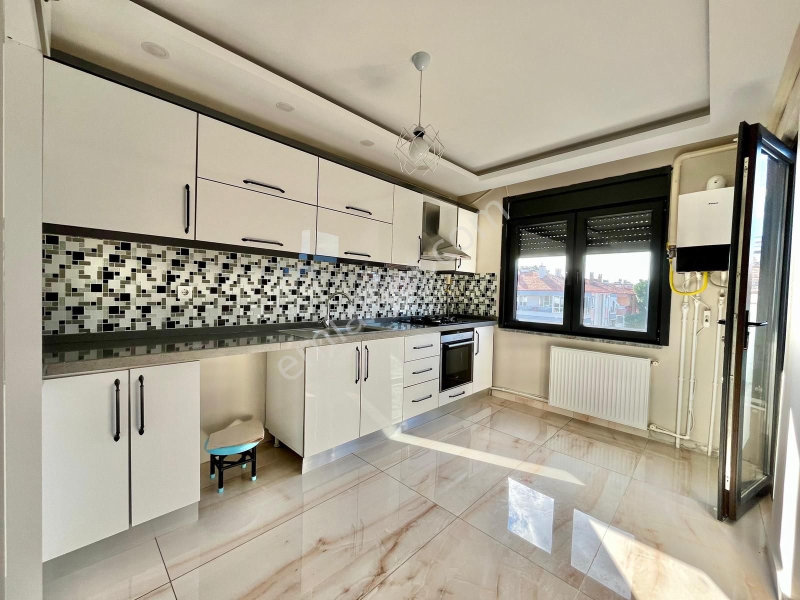 Gümüşden Ayrı Mutfaklı Ebeveyn Banyolu Enfes Genişlikte 3+1daire