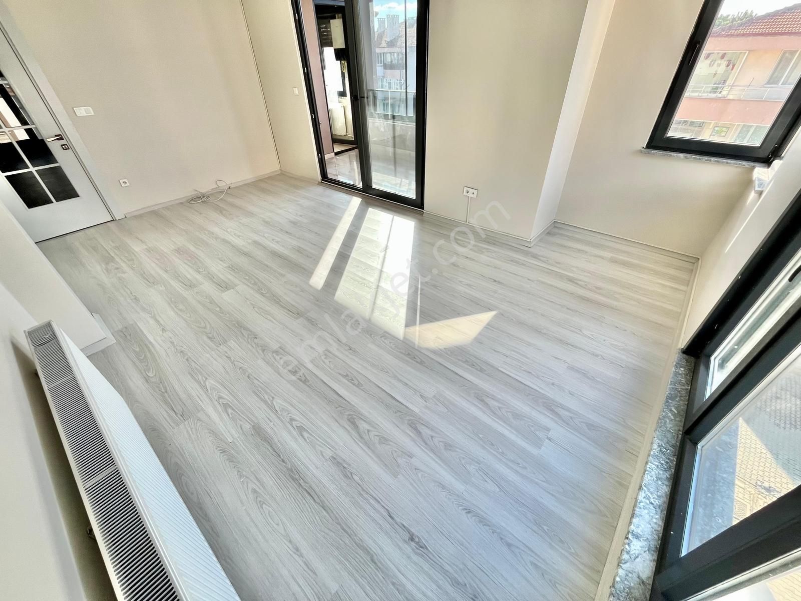 Gümüşden Ayrı Mutfaklı Ebeveyn Banyolu Enfes Genişlikte 3+1daire - Görsel 19