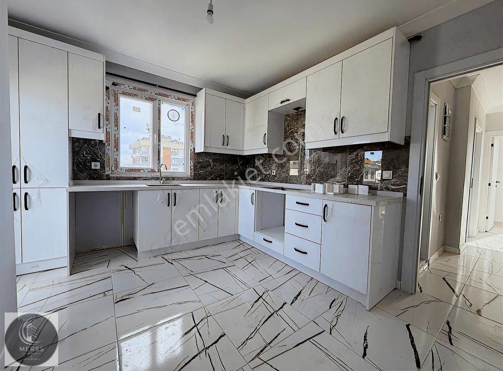 Sultanbeyli Mimarsinan 'da 4+1 , İki Aileye Uyhun Üst Dubleks