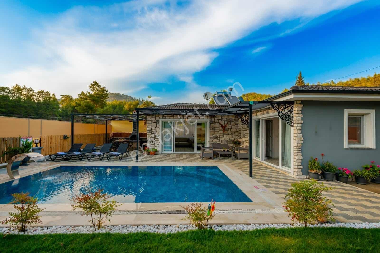 Yürek Mahallesinde Eşyalı Kiralık Villa - Görsel 2