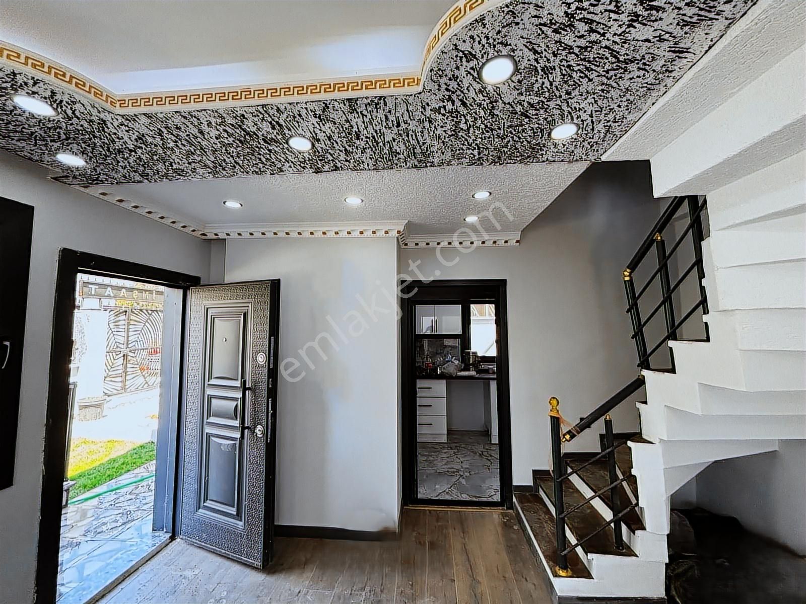 Tam Merkezi Konumlu Heryere Yakın Villa Tabiki ^^kartallardan^^ - Görsel 5