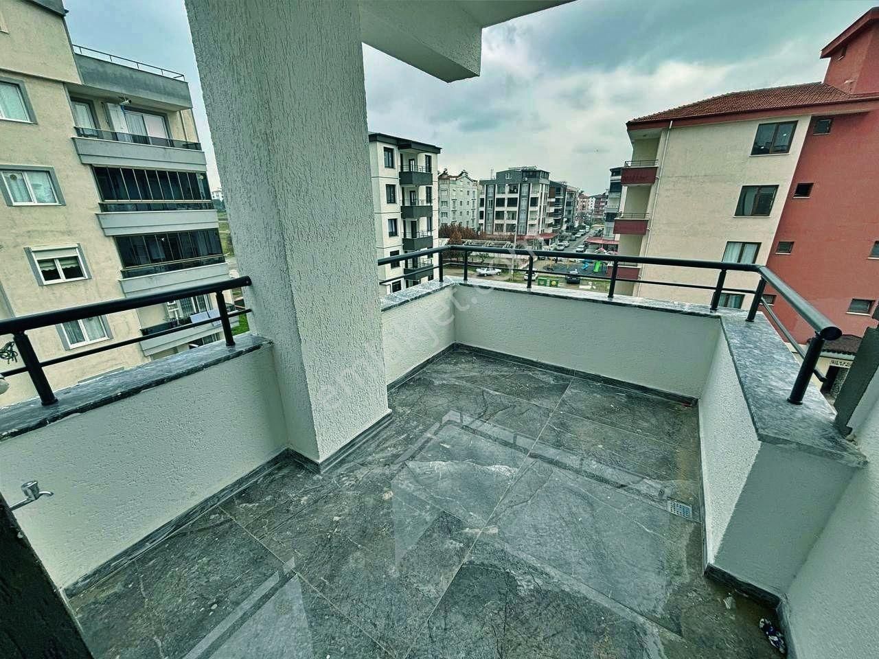 Uytundan Burhaniye Bademalanında Doğalgazlı Arakat 2+1 Daire