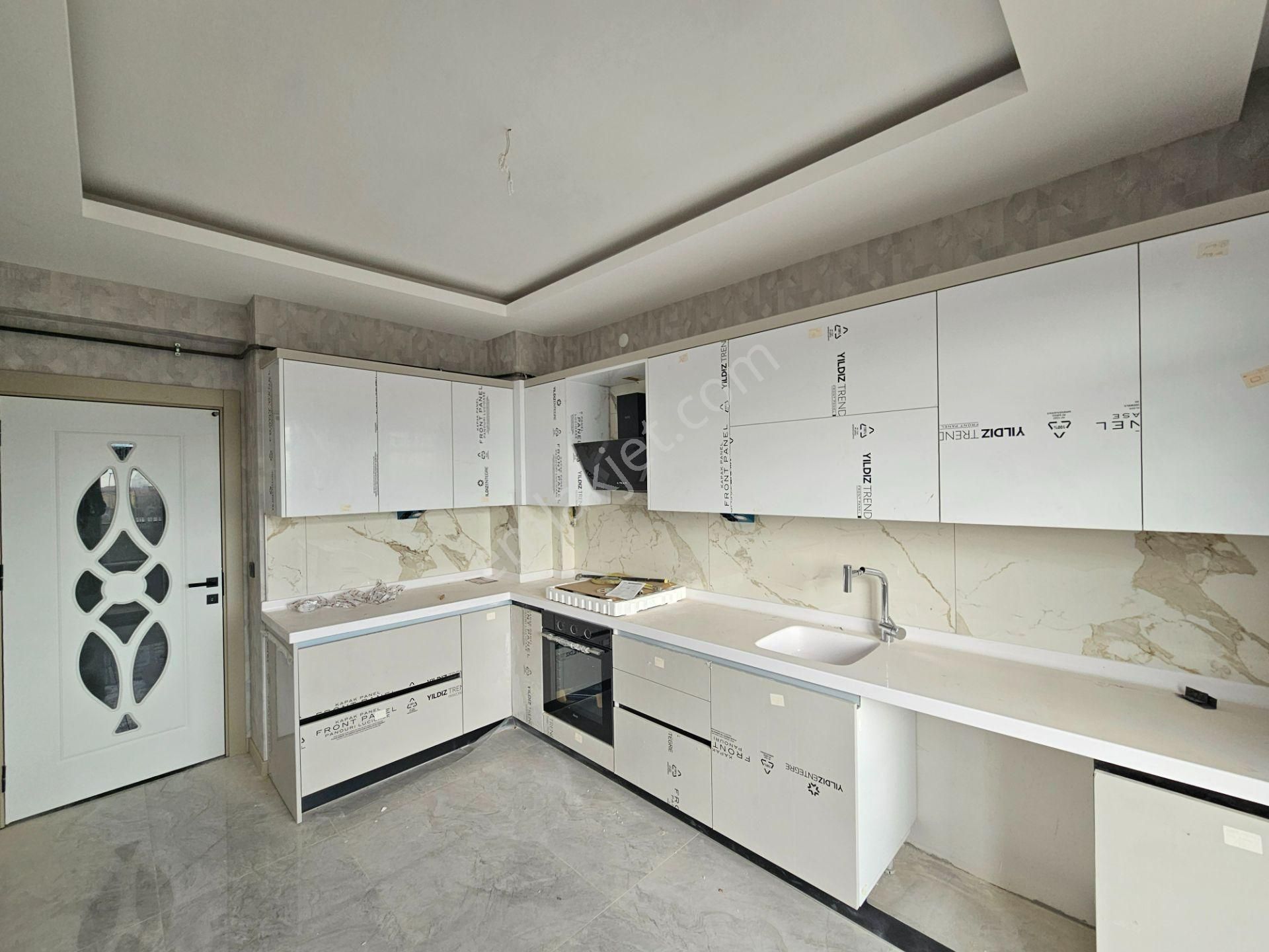 Selahaddin Eyyübi Mahallesinde Ahmet Yesevi Cad. Oldukça Yakın 2+1 Satılık Asansörlü Sıfır Daire