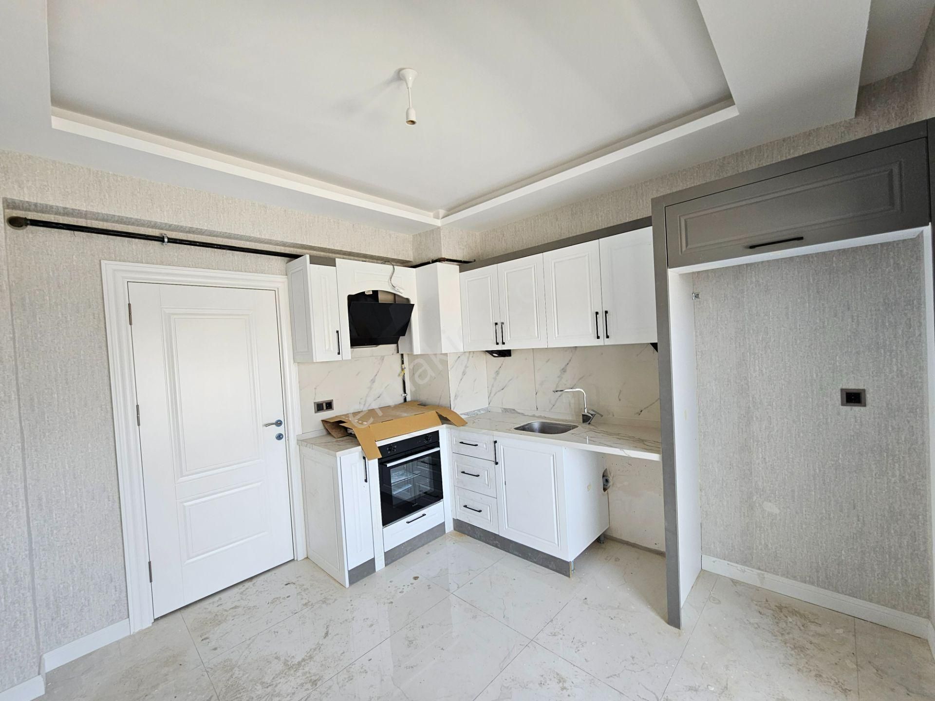 Selahaddin Eyyübi Mahallesinde Mete Konaklarına Oldukça Yakın 2+1 Satılık Lüx Fırsat Daireler