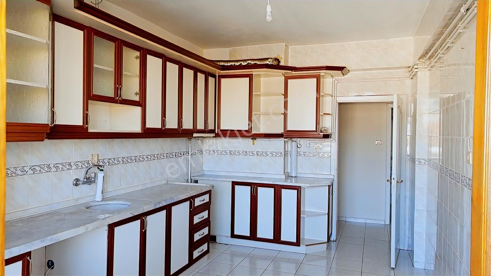 Karatay Tramvay Yanında 145 M2 3+1 Banyolu-kilerli Kiralık Daire - Görsel 12