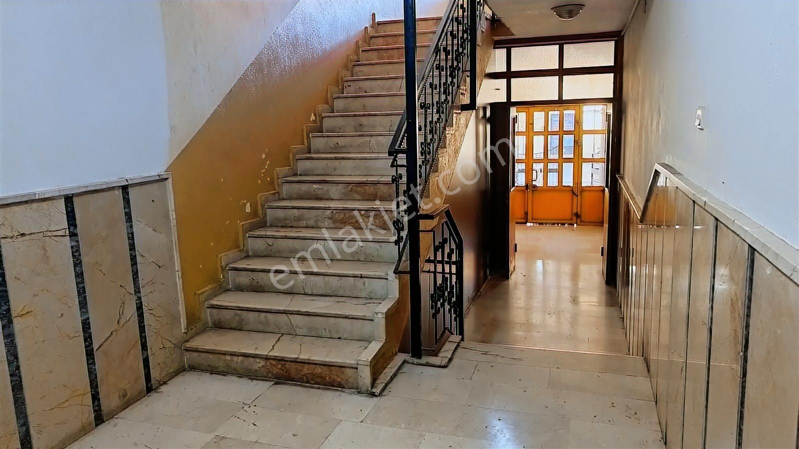 Karatay Tramvay Yanında 145 M2 3+1 Banyolu-kilerli Kiralık Daire - Görsel 3