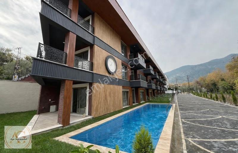 Arya'dan Güre'de 3+1 Bahçe Kullanımlı Kazdağları Manzaralı Daire