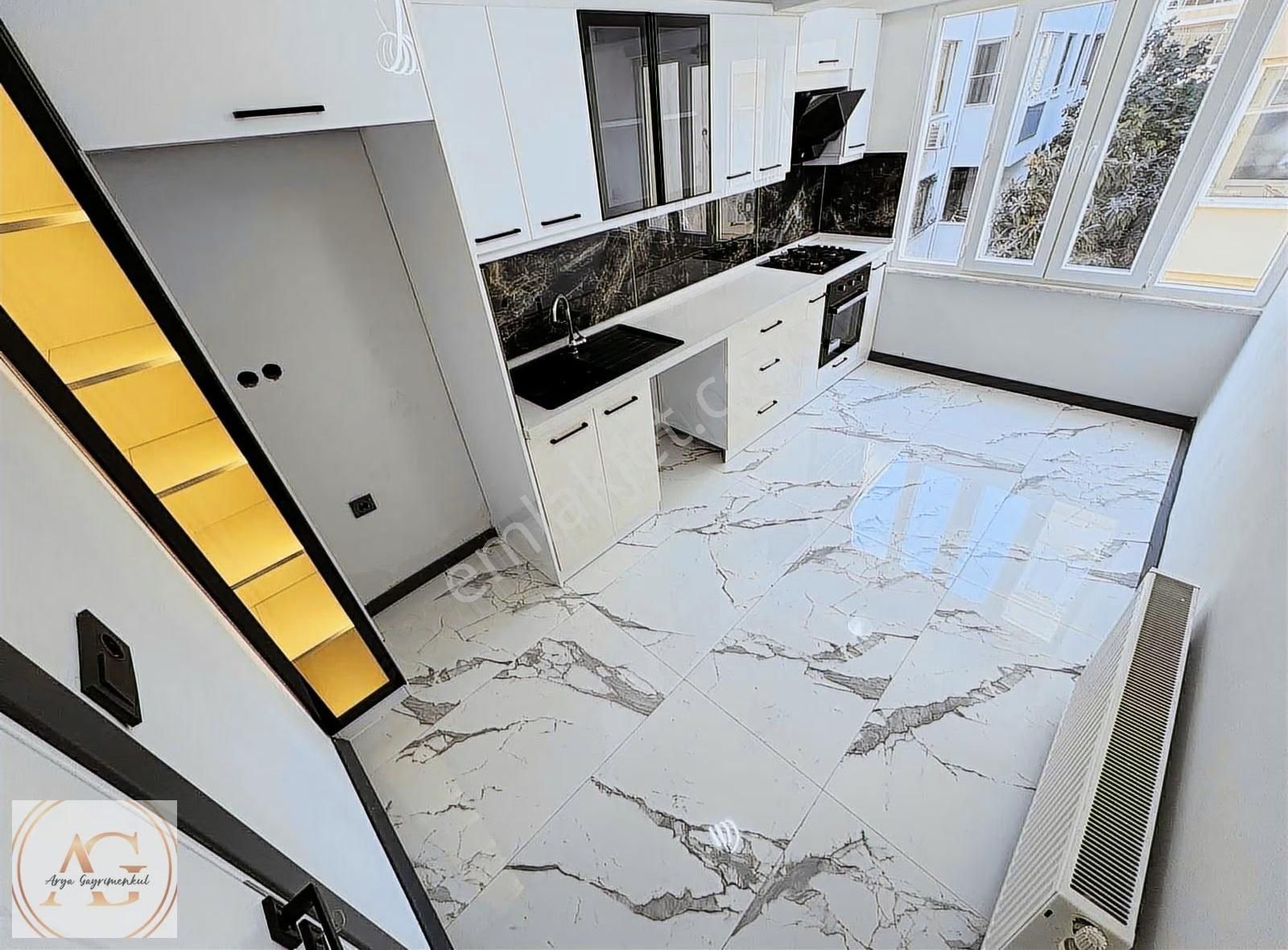 Arya'dan Akçay Merkez'de Arakat Doğalgazlı 2+1 Satılık Daire