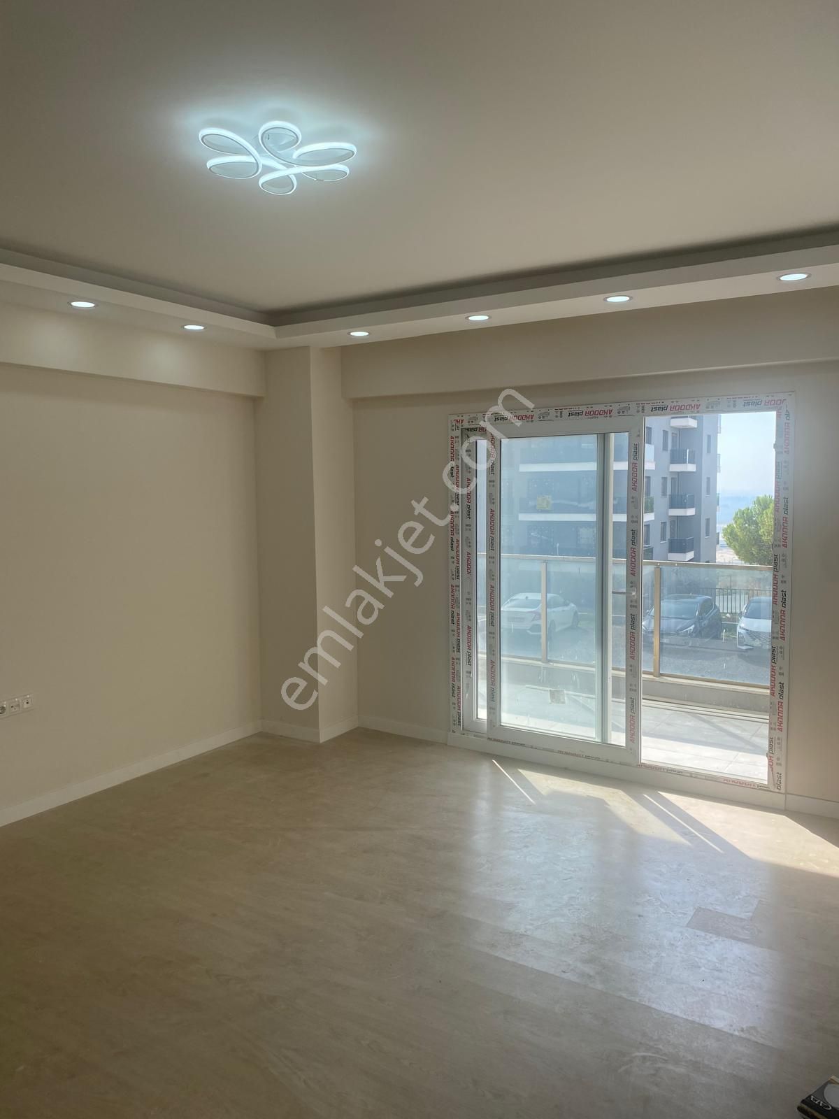 Menemen Atatürk Mahallesi Sıfır 138 M2 Lüks 3+1 Kiralık Daire - Görsel 2