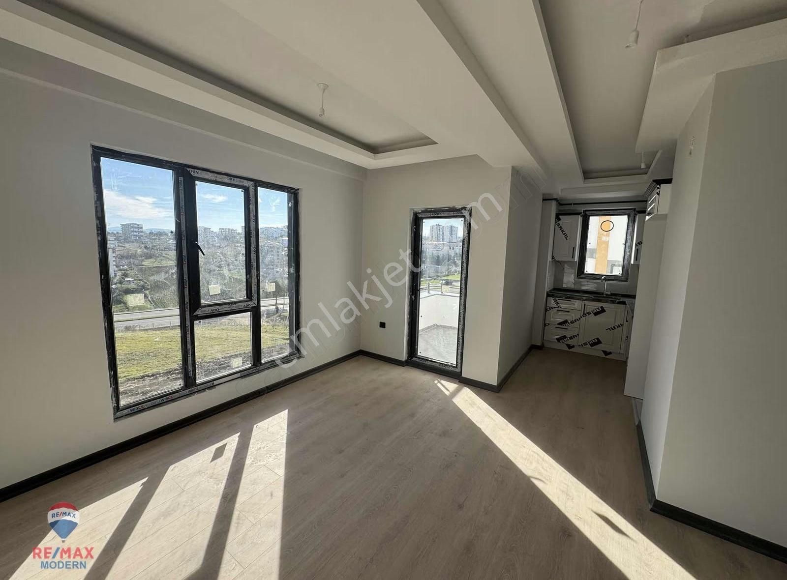 Atakum Toplu Konut Bulvarına Cephe Satılık 1+1 Daire