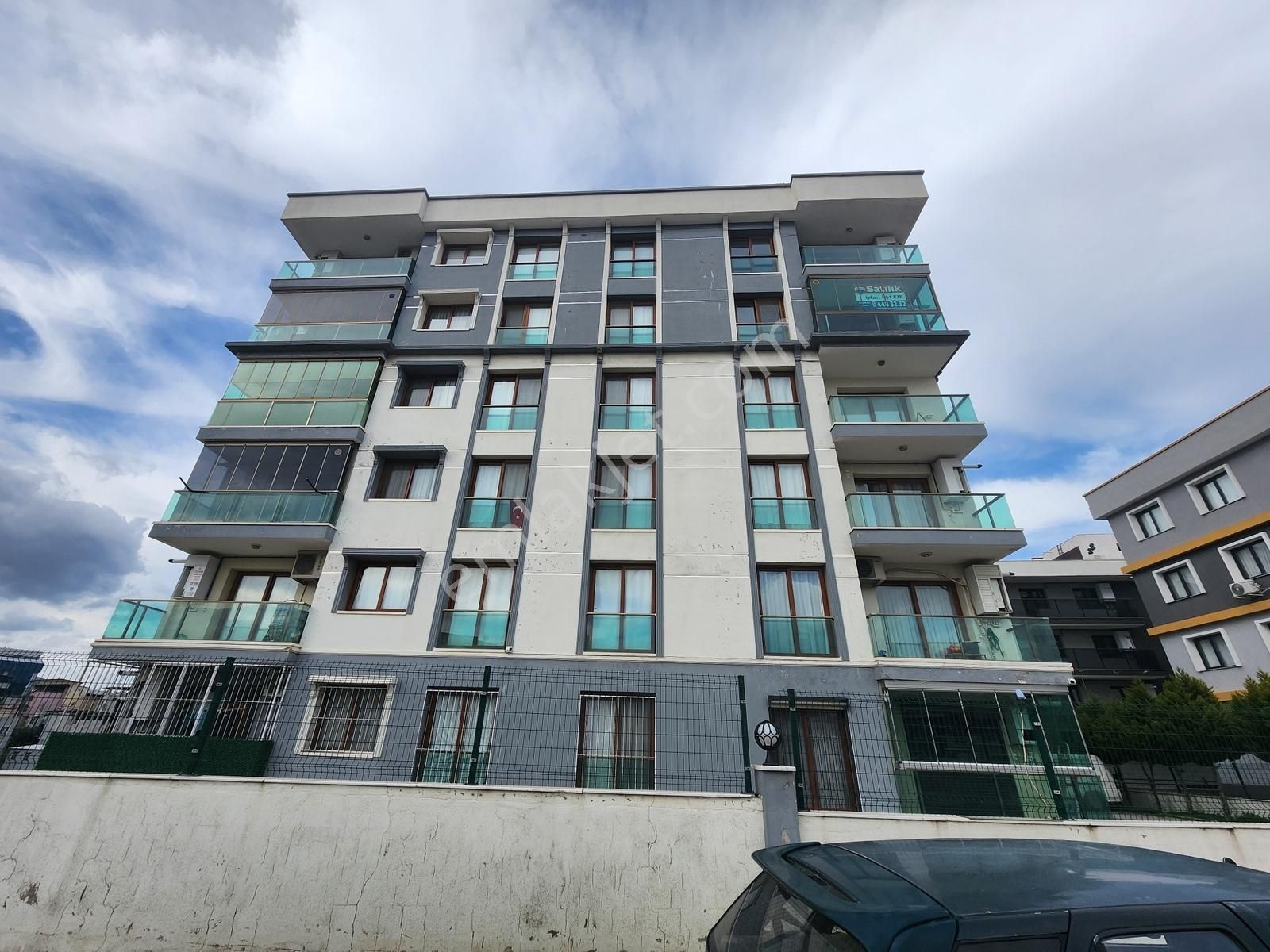 Remax Armadan, Buca İnönü Mah.de, Site İçi, 2+1, Satılık Daire