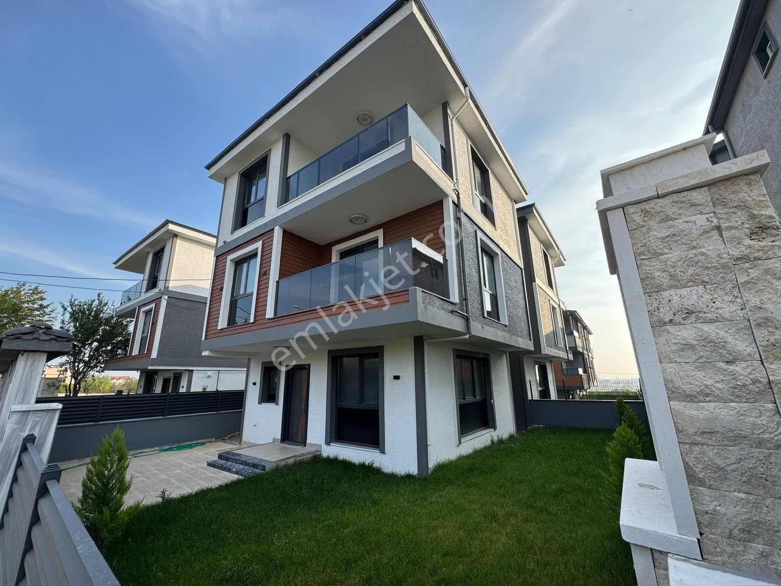 #mega Yapı# Merkezde Geniş Bahçeli 4+1 Lüks Müstakil Villa Prıme