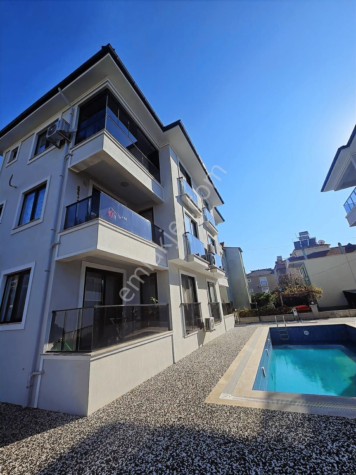 Çiğdem Emlak'tan Ortaca Merkez'de Havuzlu Satılık 1+1 Daire - Görsel 2