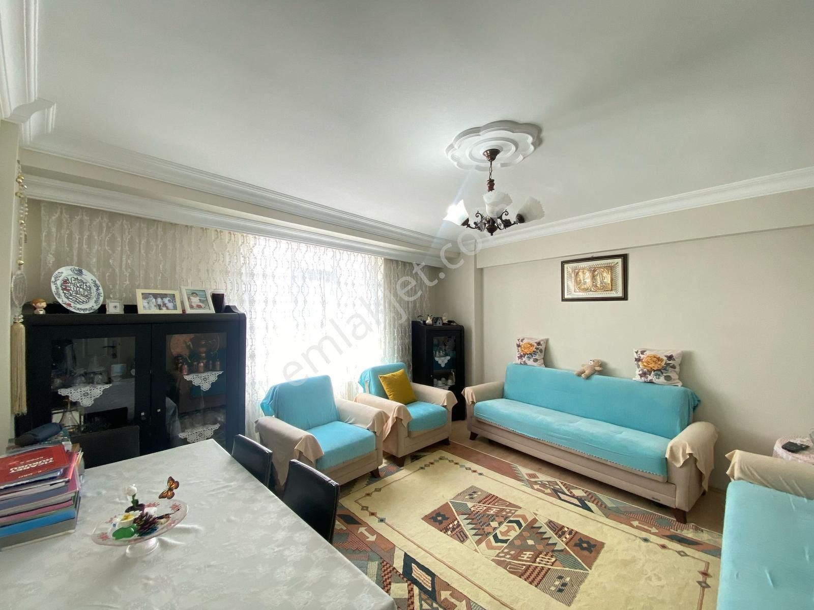 Acil Eyüpsultan'da Harika Konumda Geniş 2+1 Arakat Fırsat Daire!