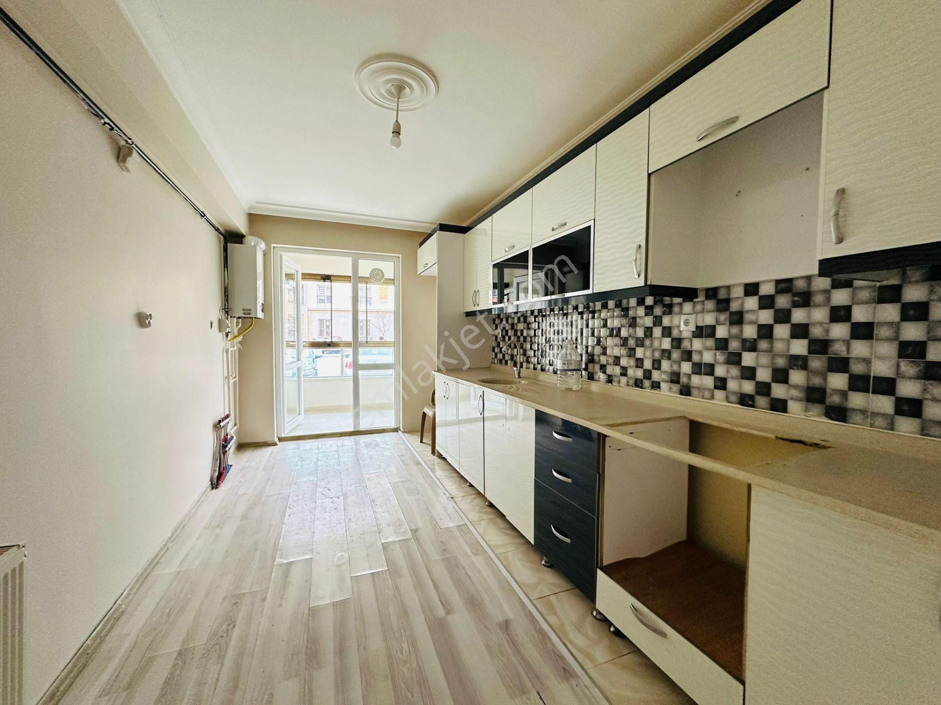 Feridunçelik'te Orhan Kemal Caddesi Yakınında Full Yapılı 3+1 Satılık Daire !!