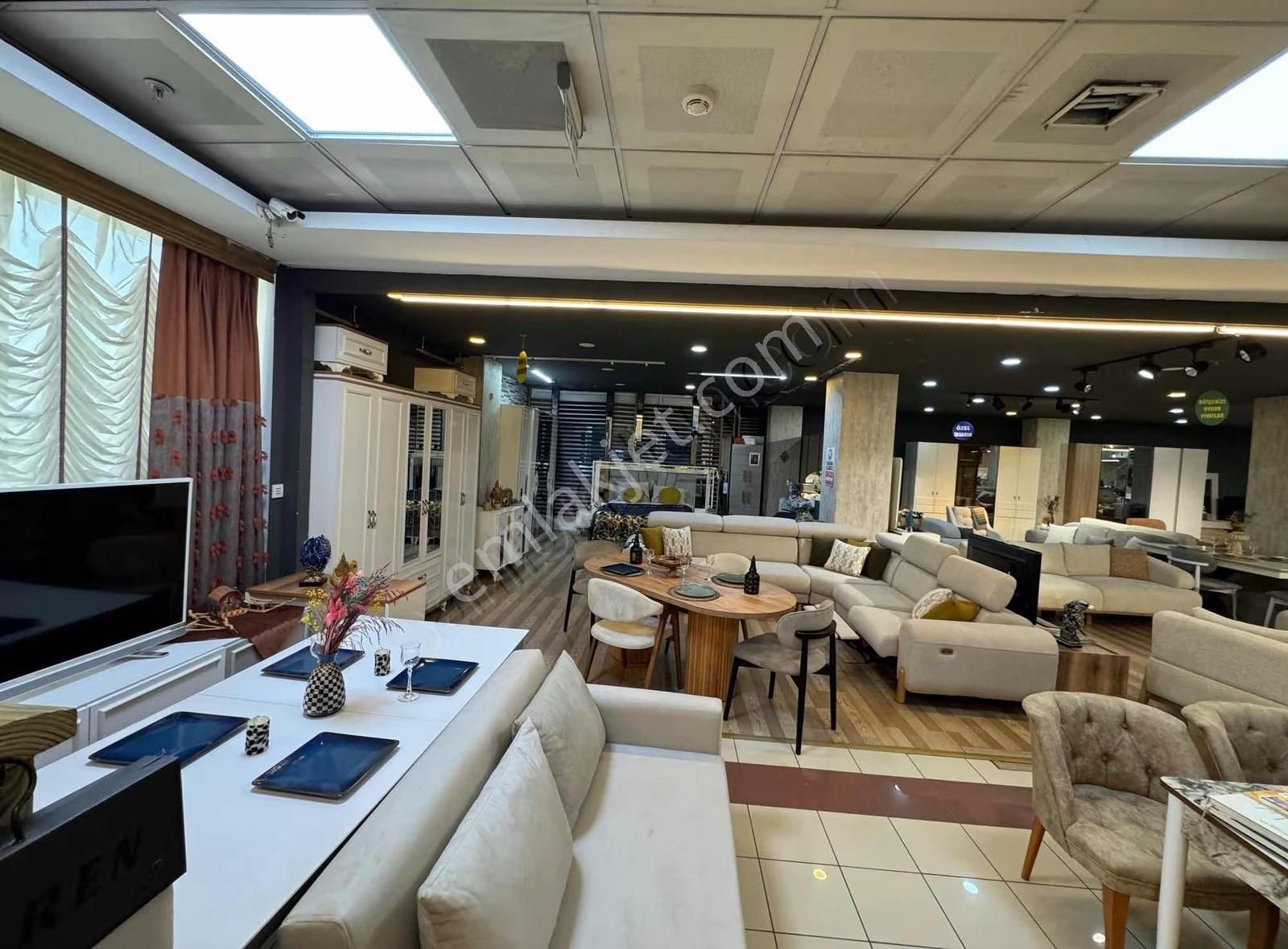 Fuar Çarşısı İçinde | İşlek Lokasyonda Devren Mobilya Mağazası - Görsel 3