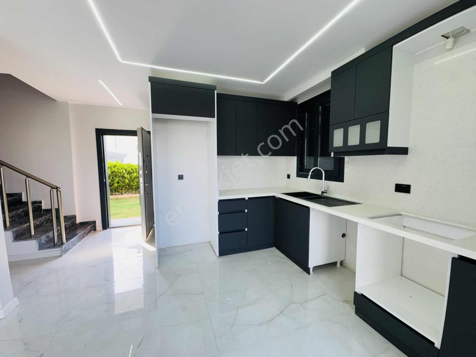 Güzelçamlı'da Siteden Bağımsız Tam Müstakil 3+1 Sıfır Villa - Görsel 5