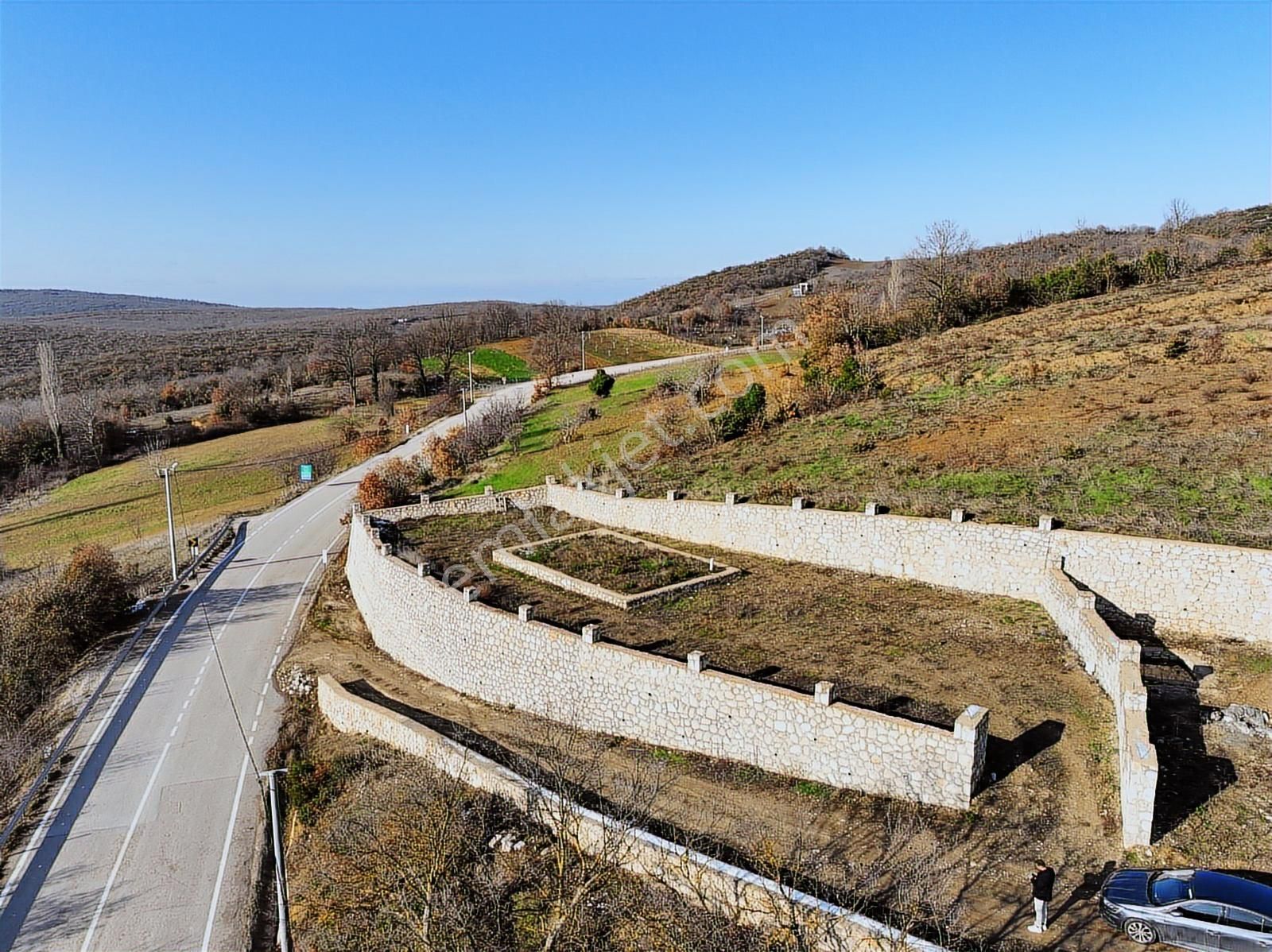 Lookhause'dan İnegazı Asfaltına Cephe 1800m² Bahçe