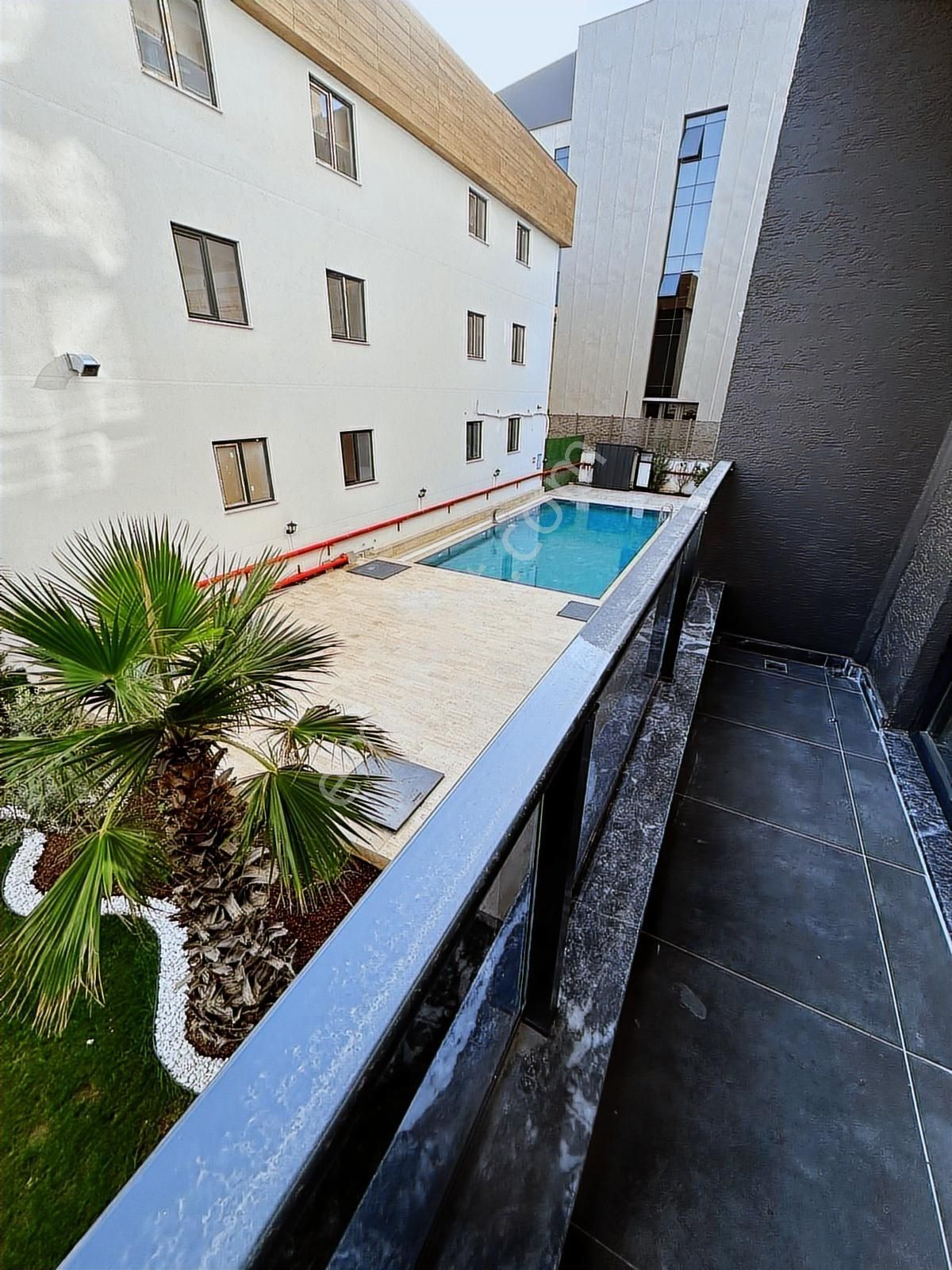 Özlüce'de Ultra Lüx Eşyalı 1+1 Bahçe Dublex Kiralık Daire - Görsel 2