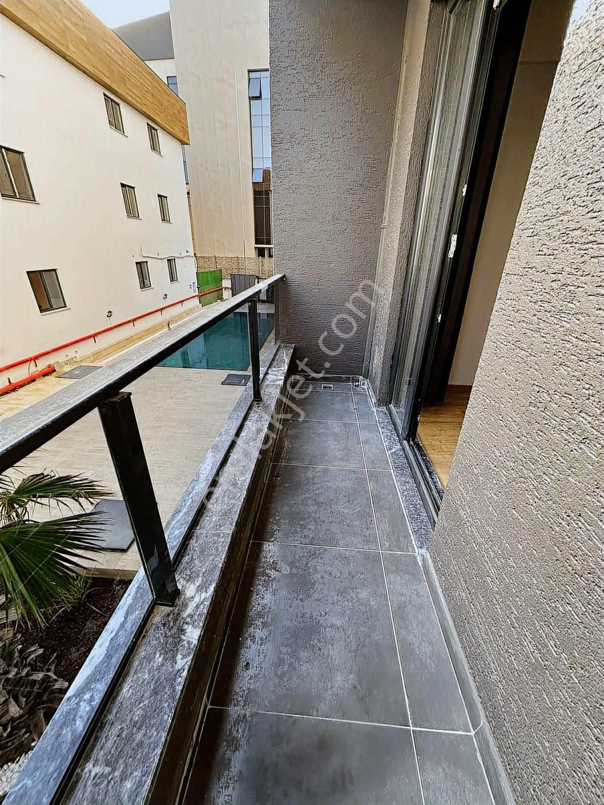 Özlüce'de Ultra Lüx Eşyalı 1+1 Bahçe Dublex Kiralık Daire - Görsel 26