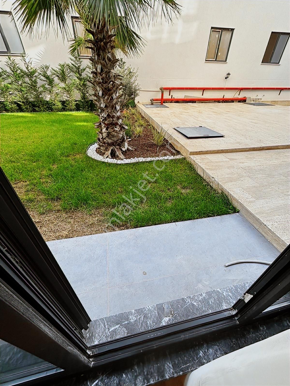 Özlüce'de Ultra Lüx Eşyalı 1+1 Bahçe Dublex Kiralık Daire - Görsel 22