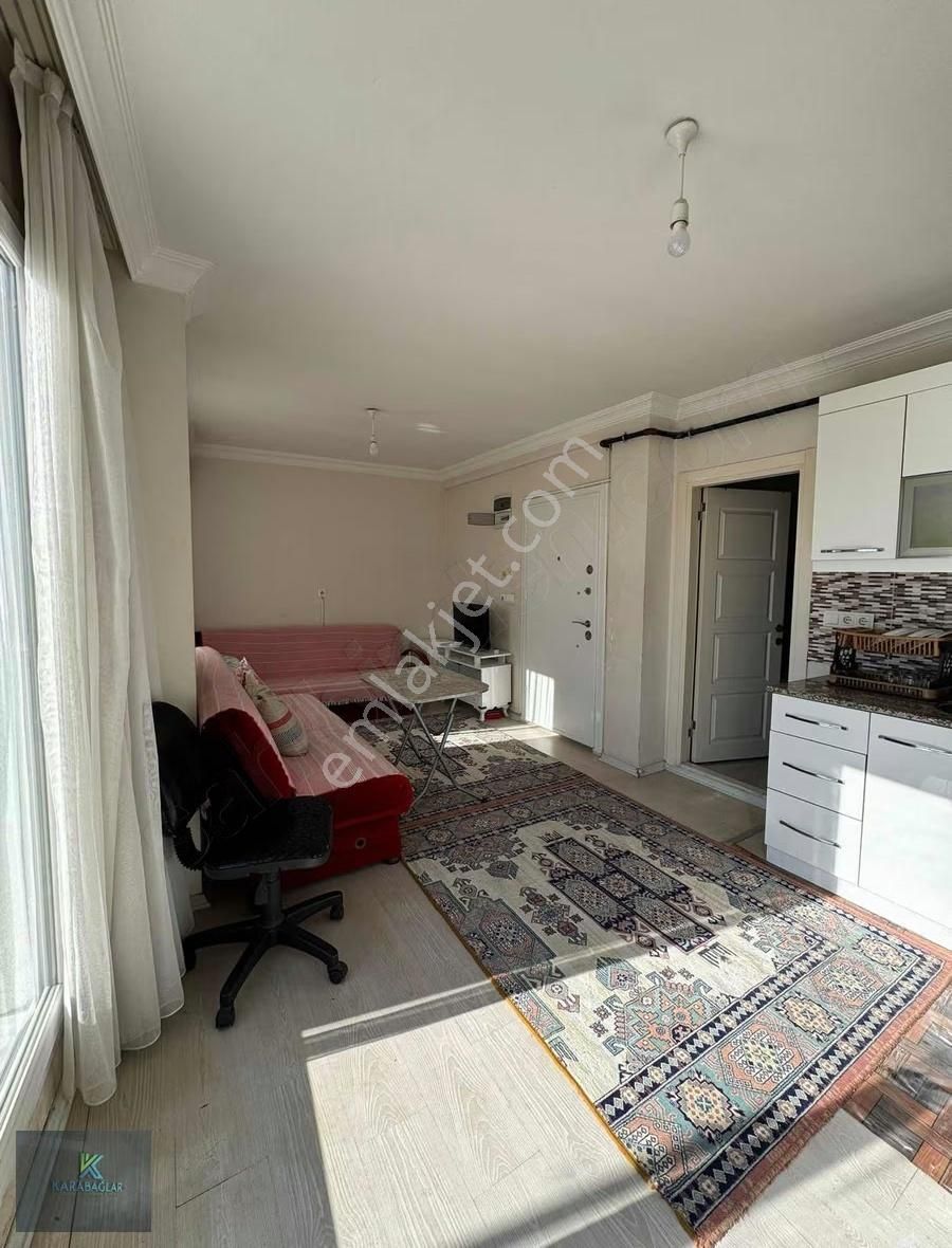 Adatepe Mahallesinde Eşyalı 1+1 Teraslı Daire - Görsel 10