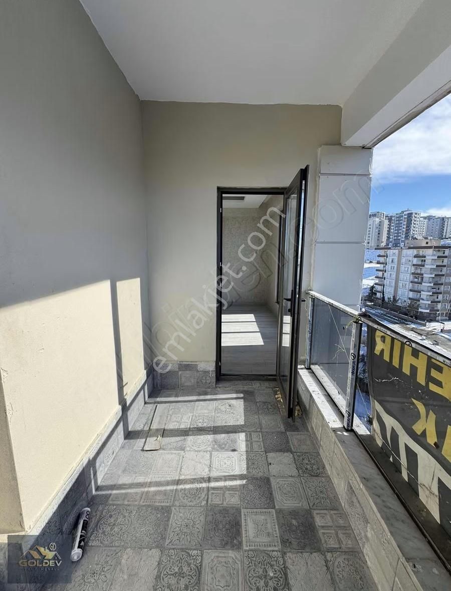 Goldev'den 2.35 Metre Yol Üzeri Delüks 2+1 Giyinme Odalı Sıfır ! - Görsel 3