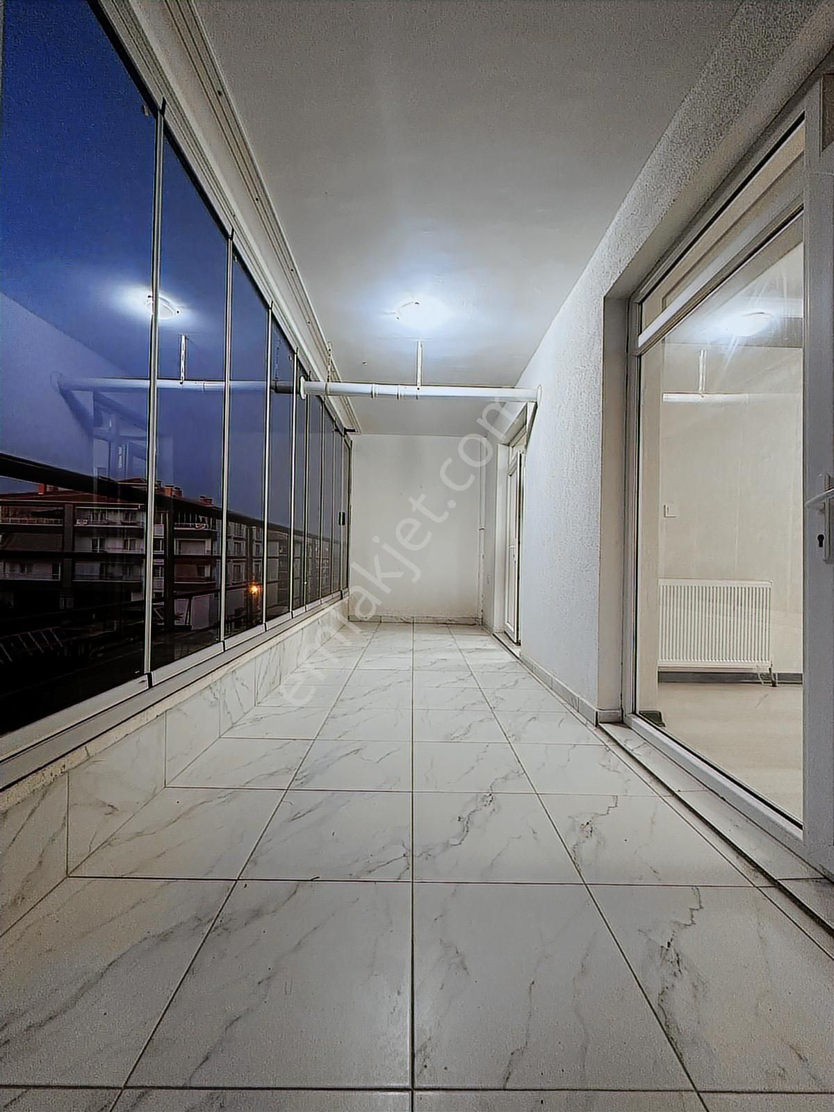 Evin Bizde Garantiden Emsalerinin Altında 3+1 Full Yapılı Daire - Görsel 24