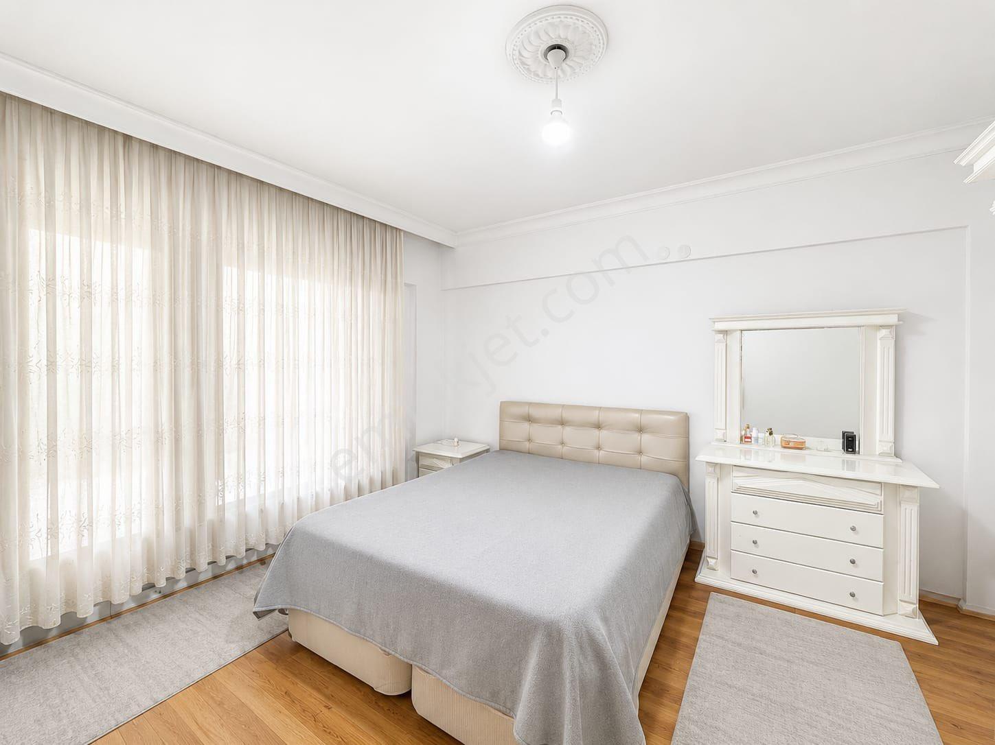 Koyuncuoğlu Sitesi’nde Manzaralı Ara Kat 3+1 | Masrafsız | 150m² - Görsel 16