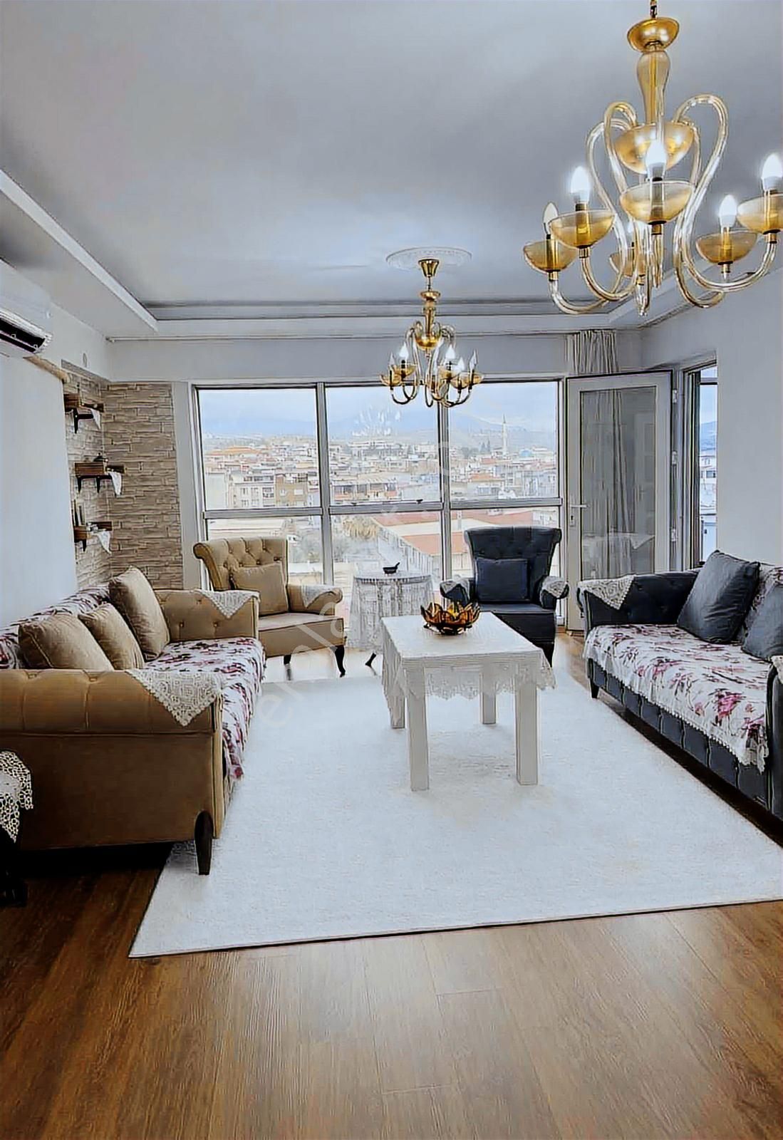 Turyap'tan Özel Dekorasyonlu 140 M² | Güvenlikli Sitede 3+1