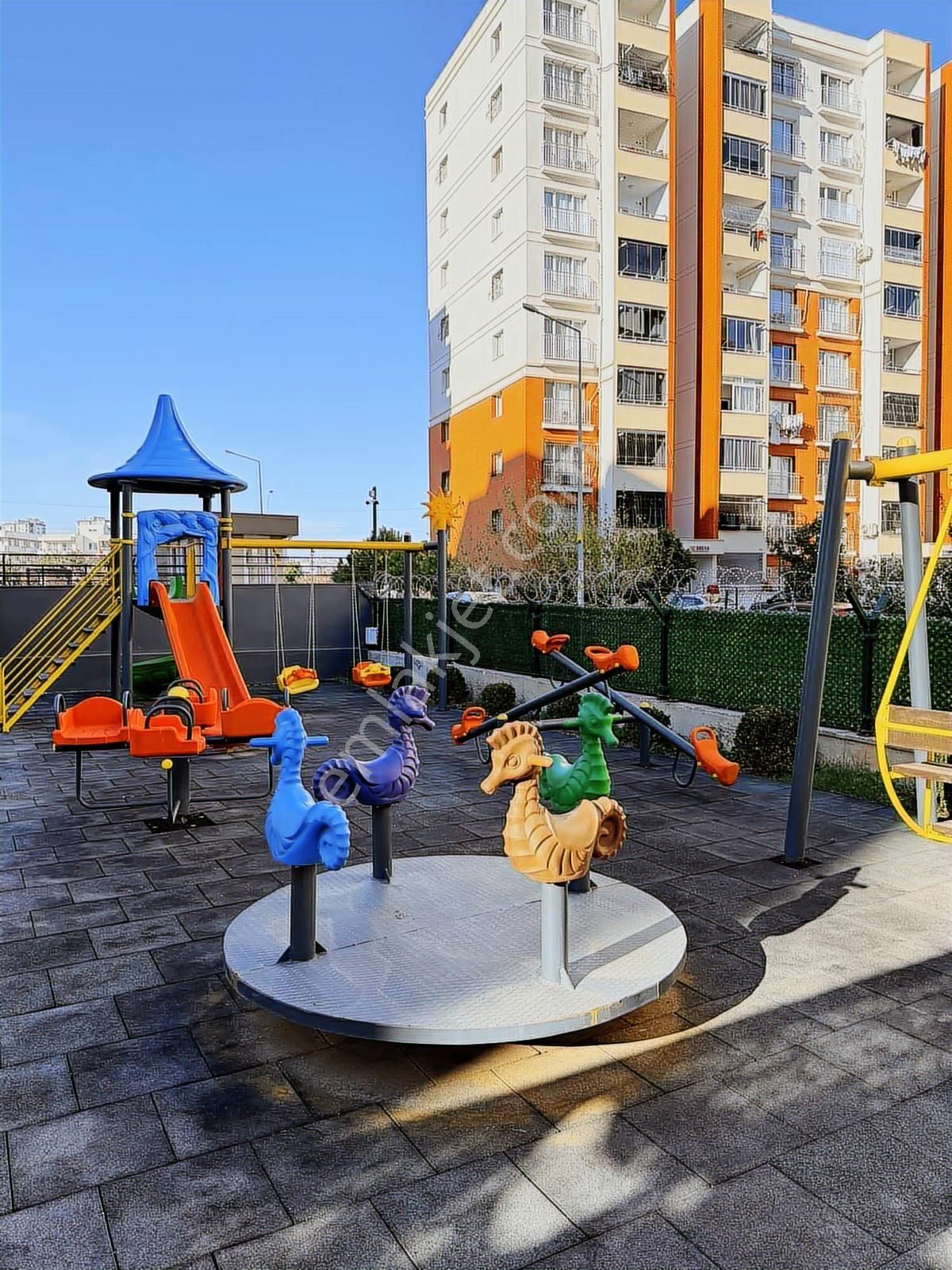 Total'den Kıyıboyu Bulvar Üzerinde Sosyal Donatılı Sıfır Sitede - Görsel 2