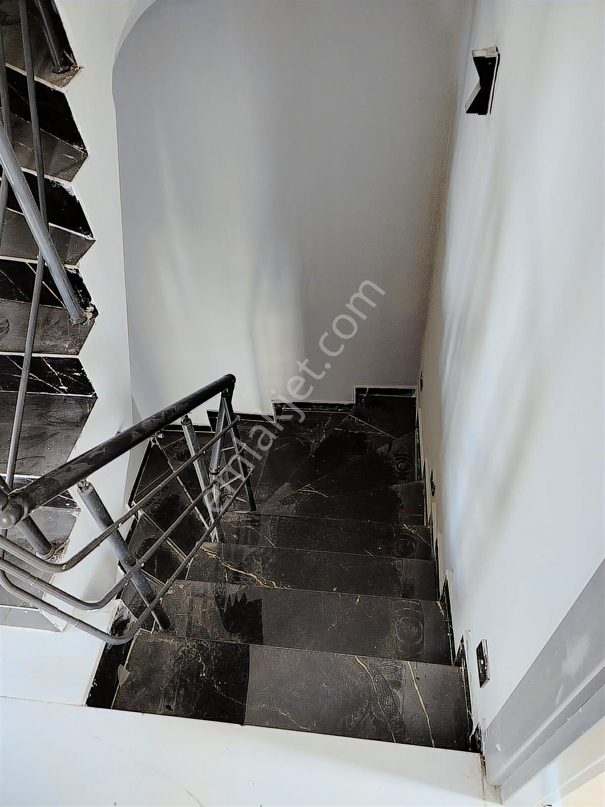 Kozan Gayrimenkulden Site İçi Oturuma Hazır Muhteşem Villa - Görsel 23