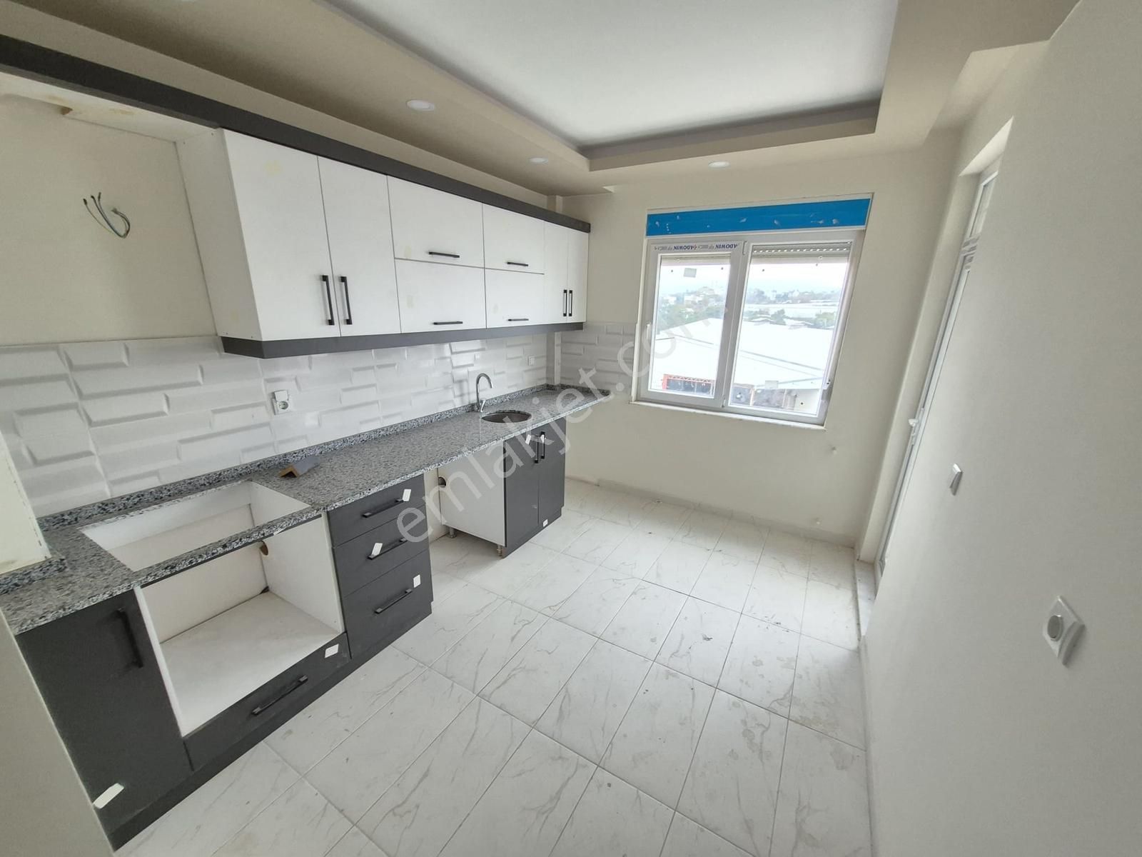 Aksu Macun Mh. 4.katta Ayrı Mutfaklı 2+1 Asansörlü Kiralık Daire