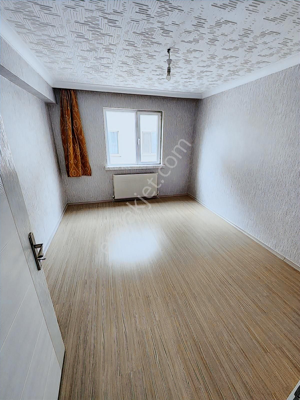 Gül Emlaktan Bostancık Caddesinde Orta Katta Ön Cephe Daire - Görsel 2