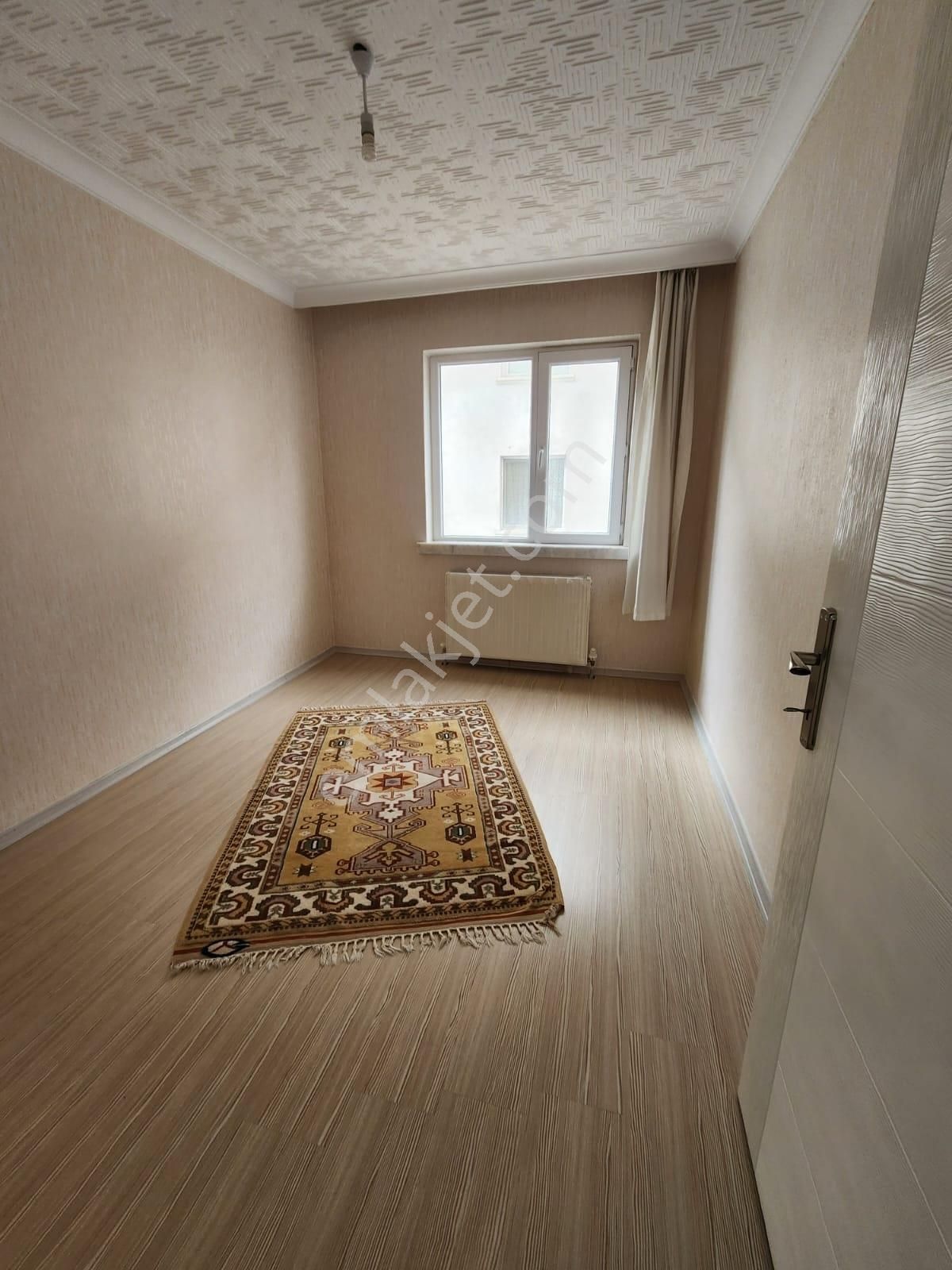 Gül Emlaktan Bostancık Caddesinde Orta Katta Ön Cephe Daire - Görsel 23