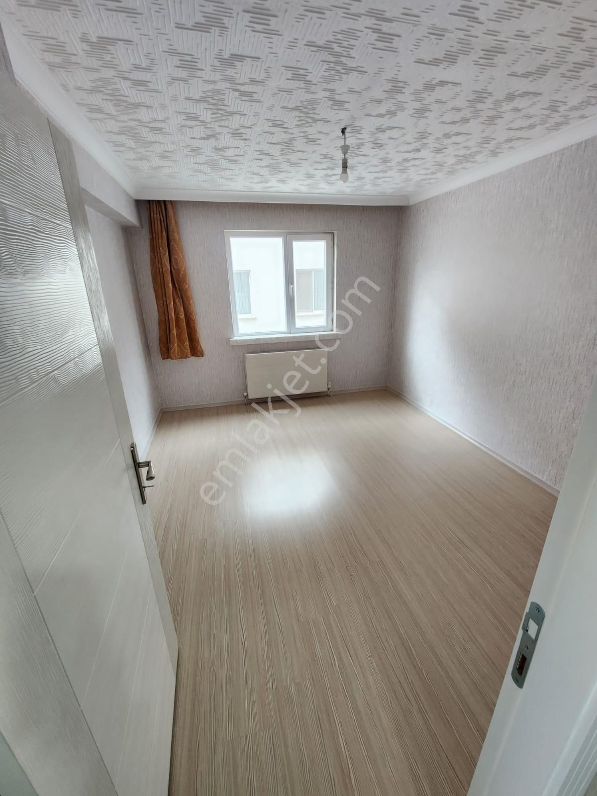 Gül Emlaktan Bostancık Caddesinde Orta Katta Ön Cephe Daire - Görsel 4