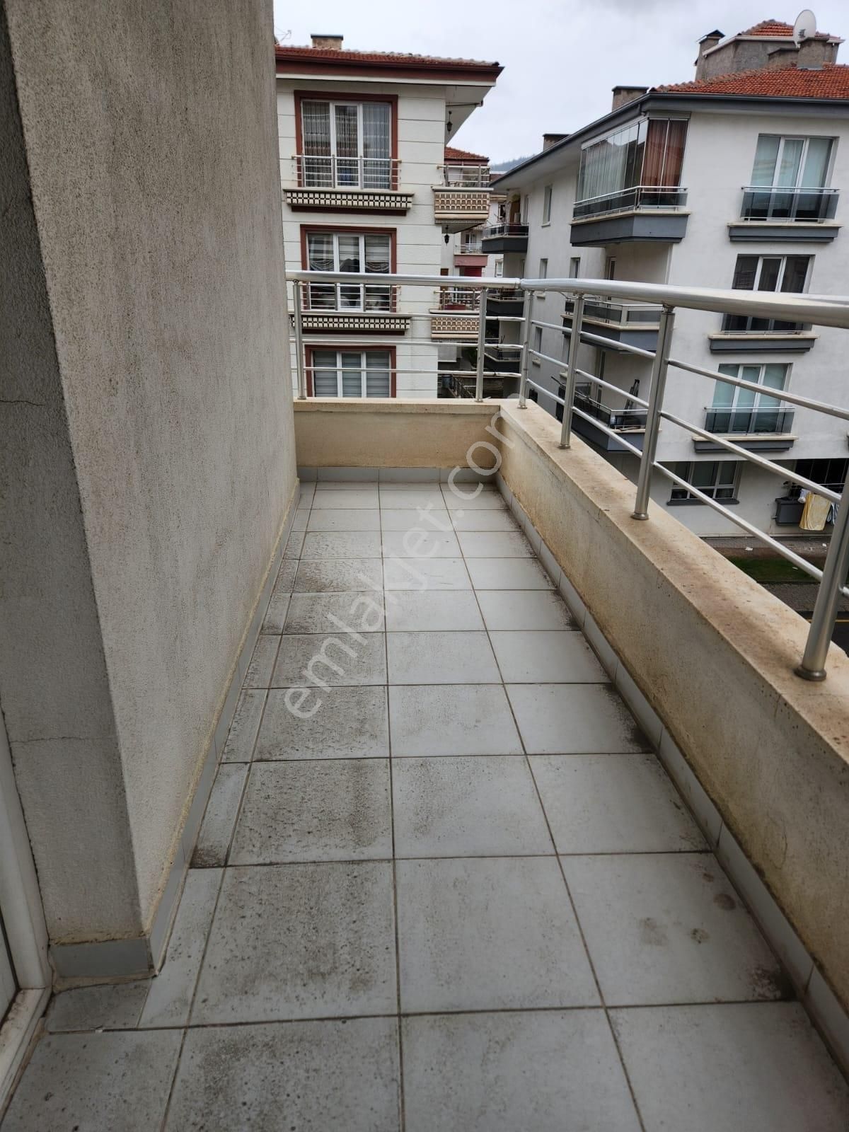 Gül Emlaktan Bostancık Caddesinde Orta Katta Ön Cephe Daire - Görsel 6