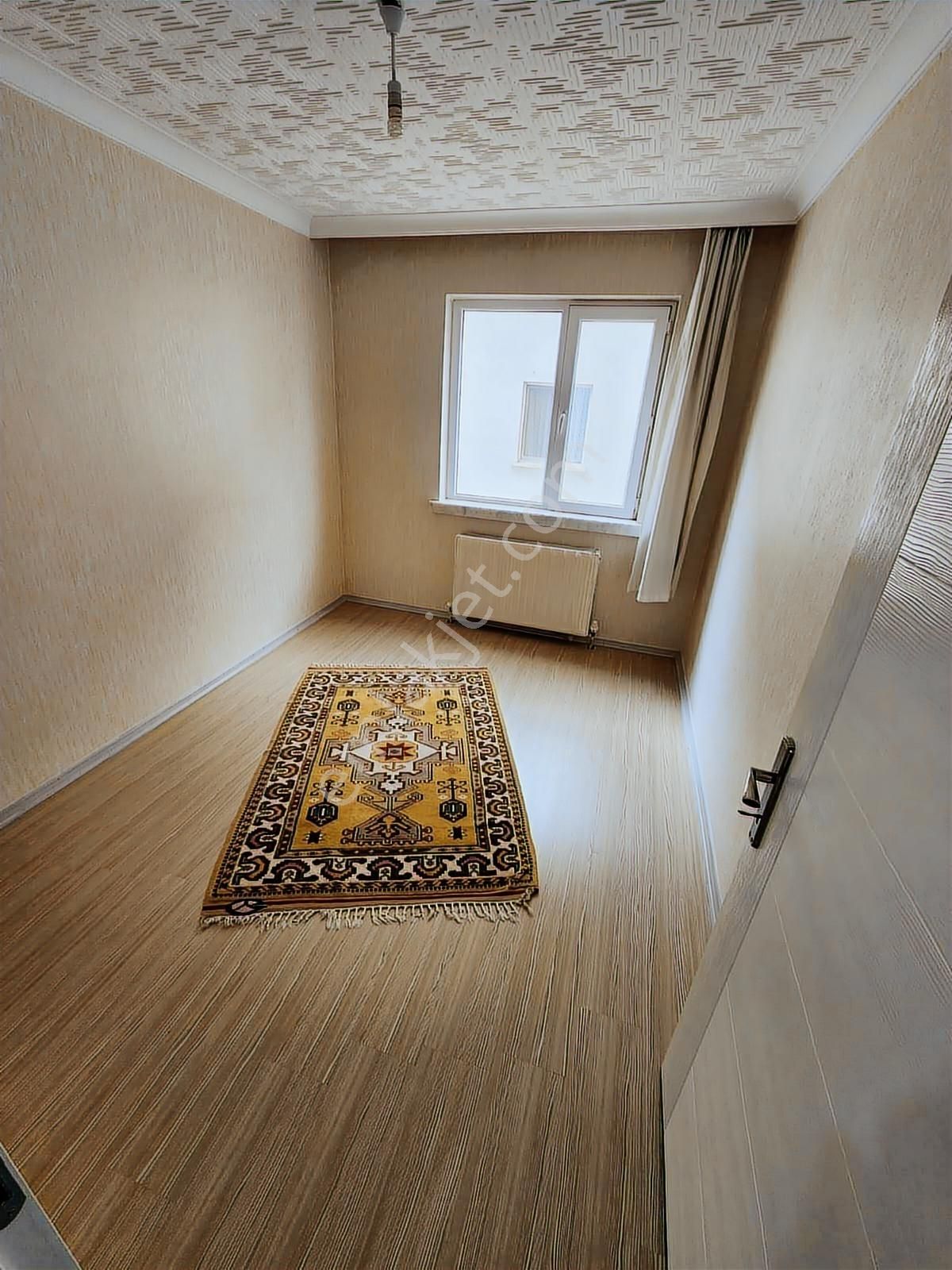 Gül Emlaktan Bostancık Caddesinde Orta Katta Ön Cephe Daire - Görsel 8