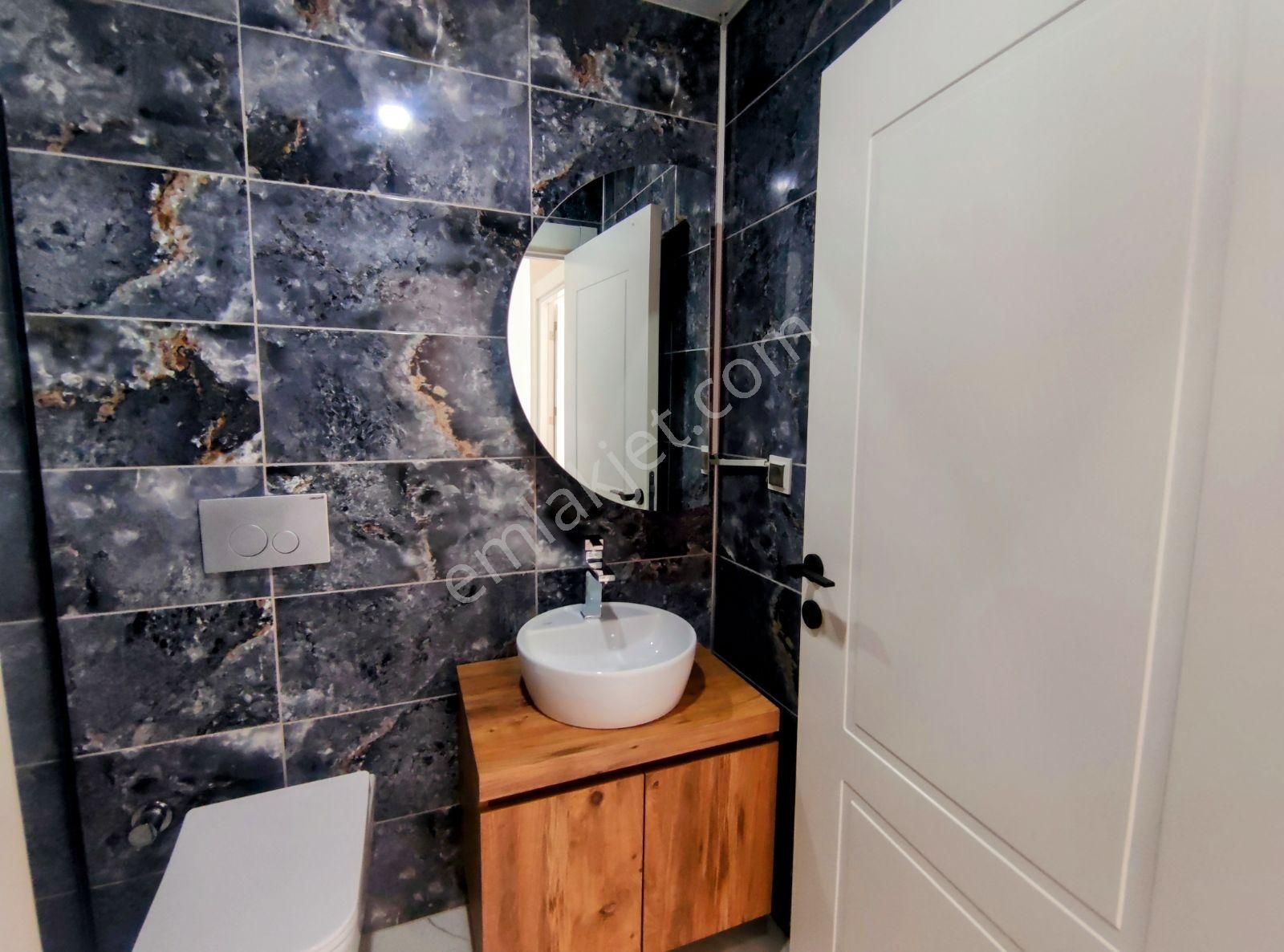 Altıntaş'ta Kardeşkentler Cd.dibinde Bahçe Kullanımlı Eşyalı 1+1 - Görsel 12